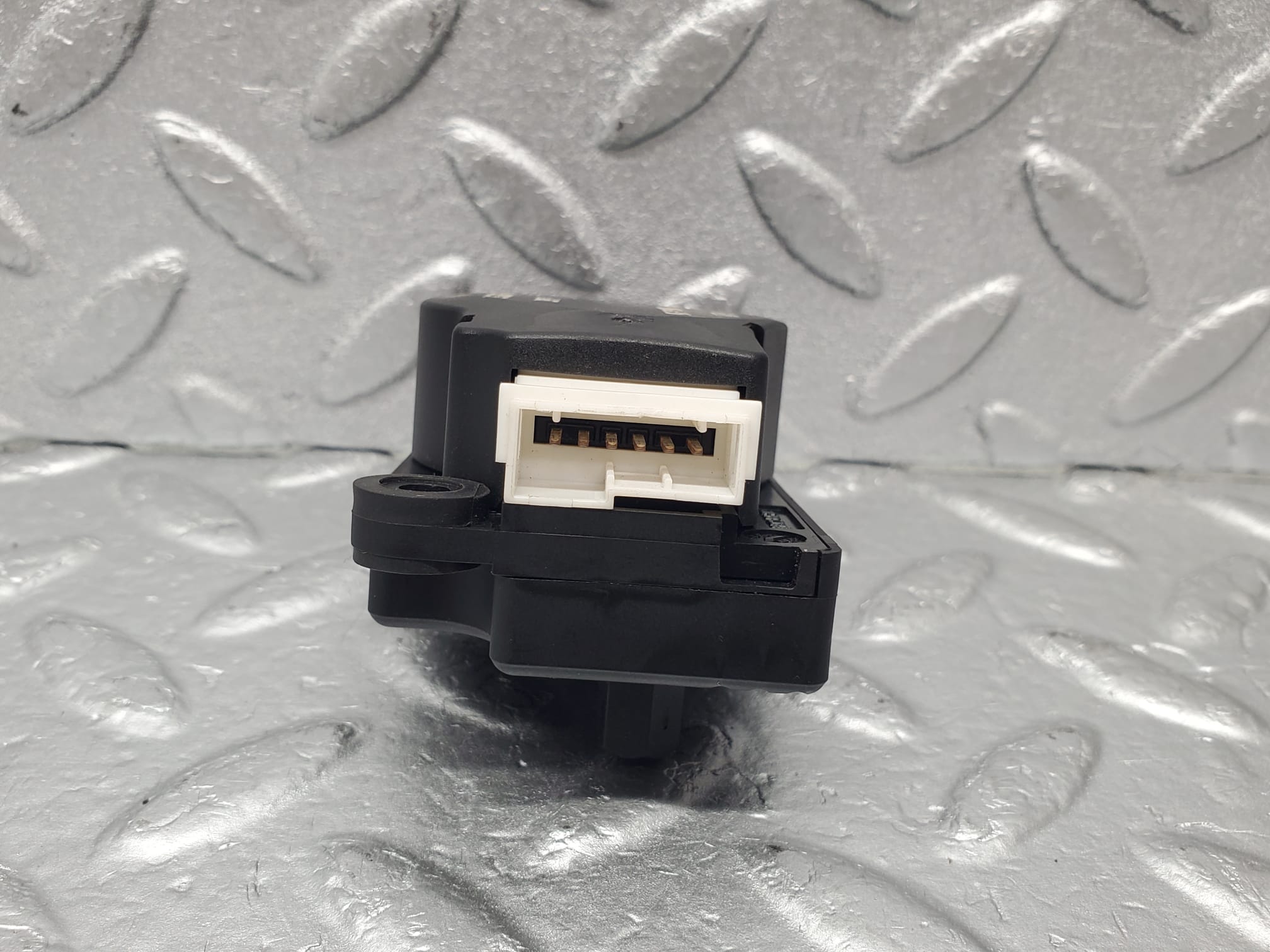 1542 Mercedes-Benz W220 S430 Heater Flap Actuator BEHR 38236