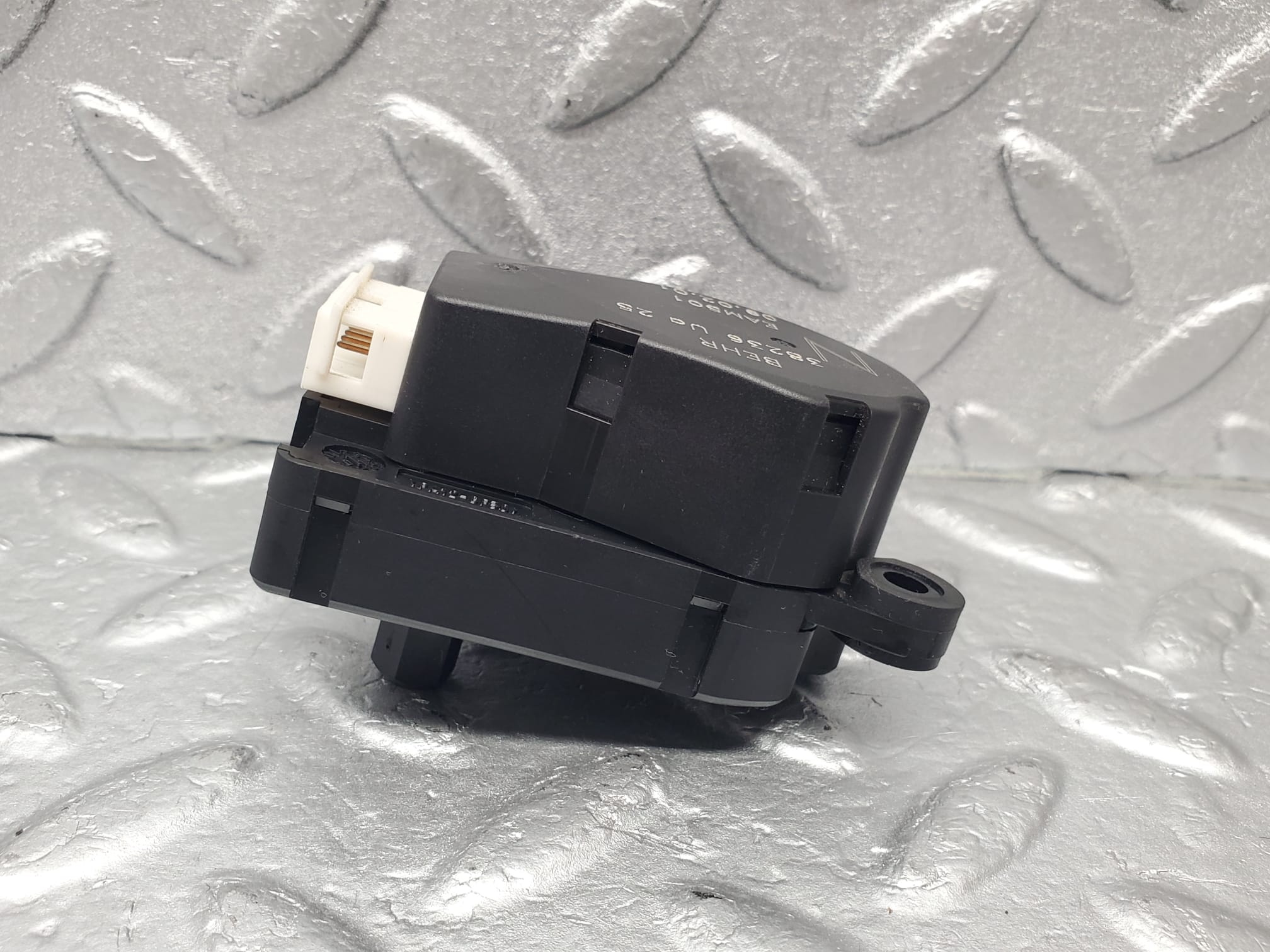 1542 Mercedes-Benz W220 S430 Heater Flap Actuator BEHR 38236