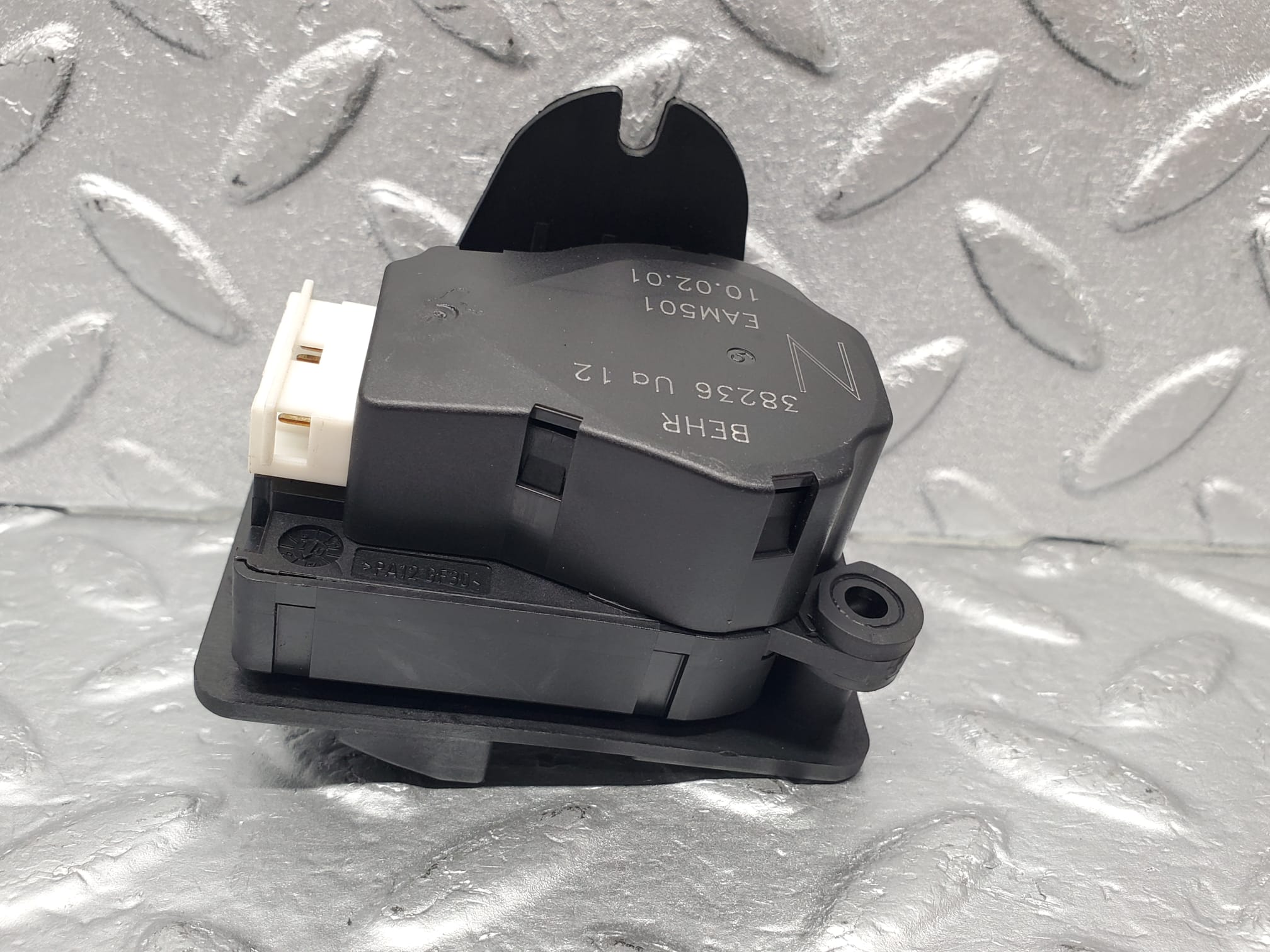 1543 Mercedes-Benz W220 S430 Heater Flap Actuator BEHR 38236