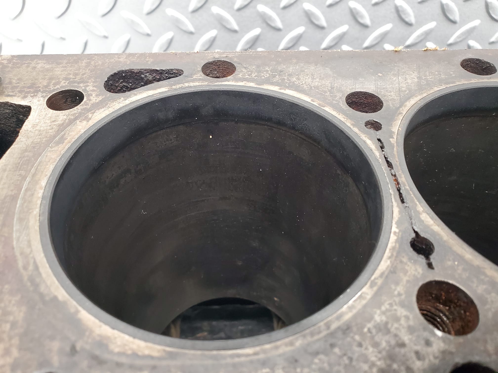 1382 Mercedes-Benz W123 240D Engine Block OM616.916 6160111201