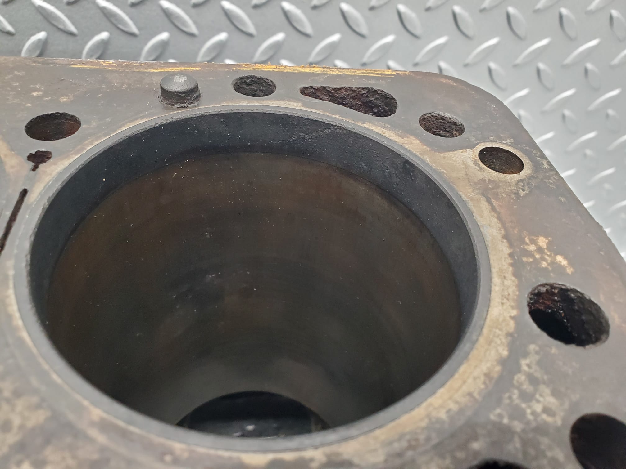 1382 Mercedes-Benz W123 240D Engine Block OM616.916 6160111201