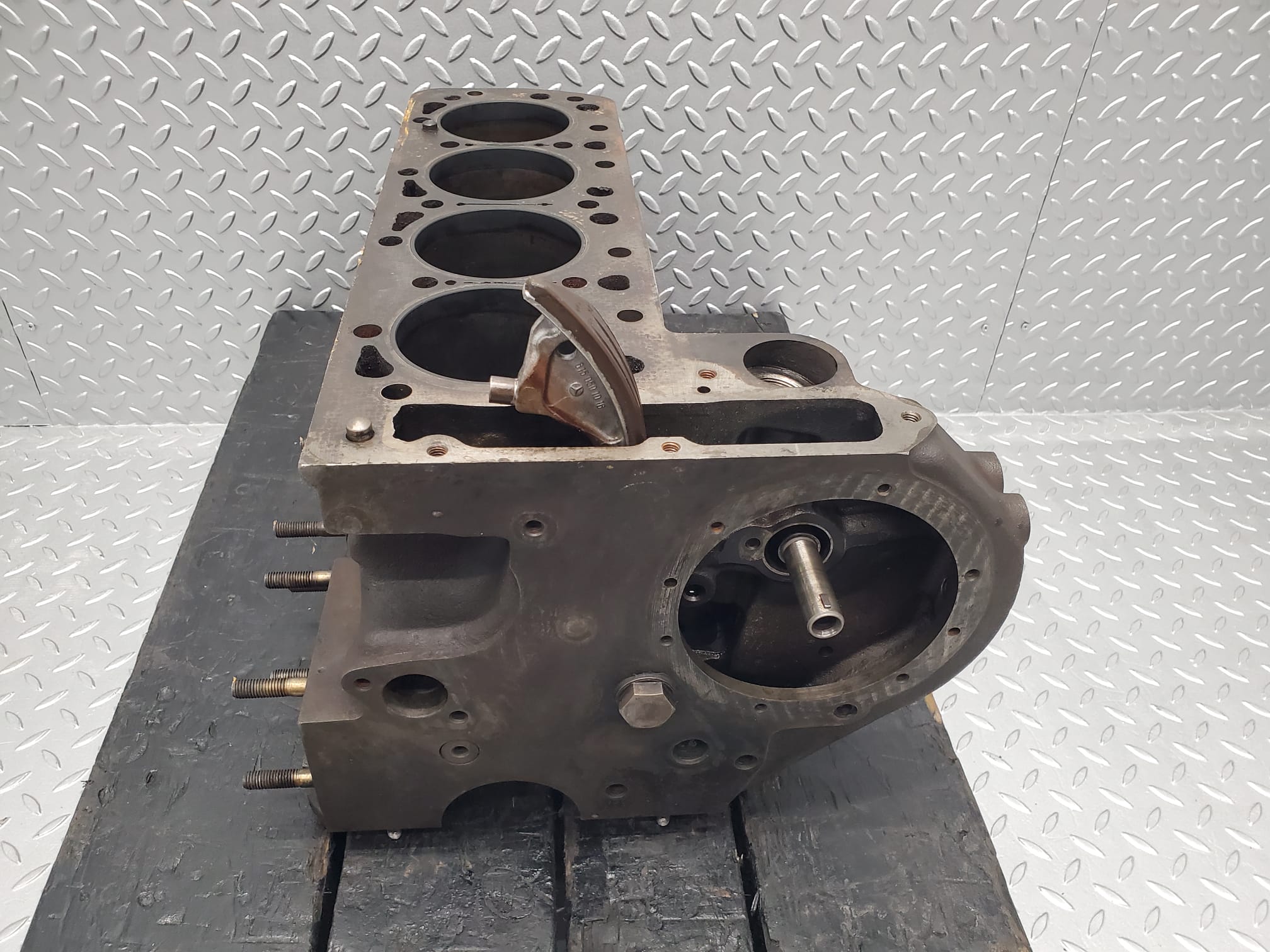 1382 Mercedes-Benz W123 240D Engine Block OM616.916 6160111201