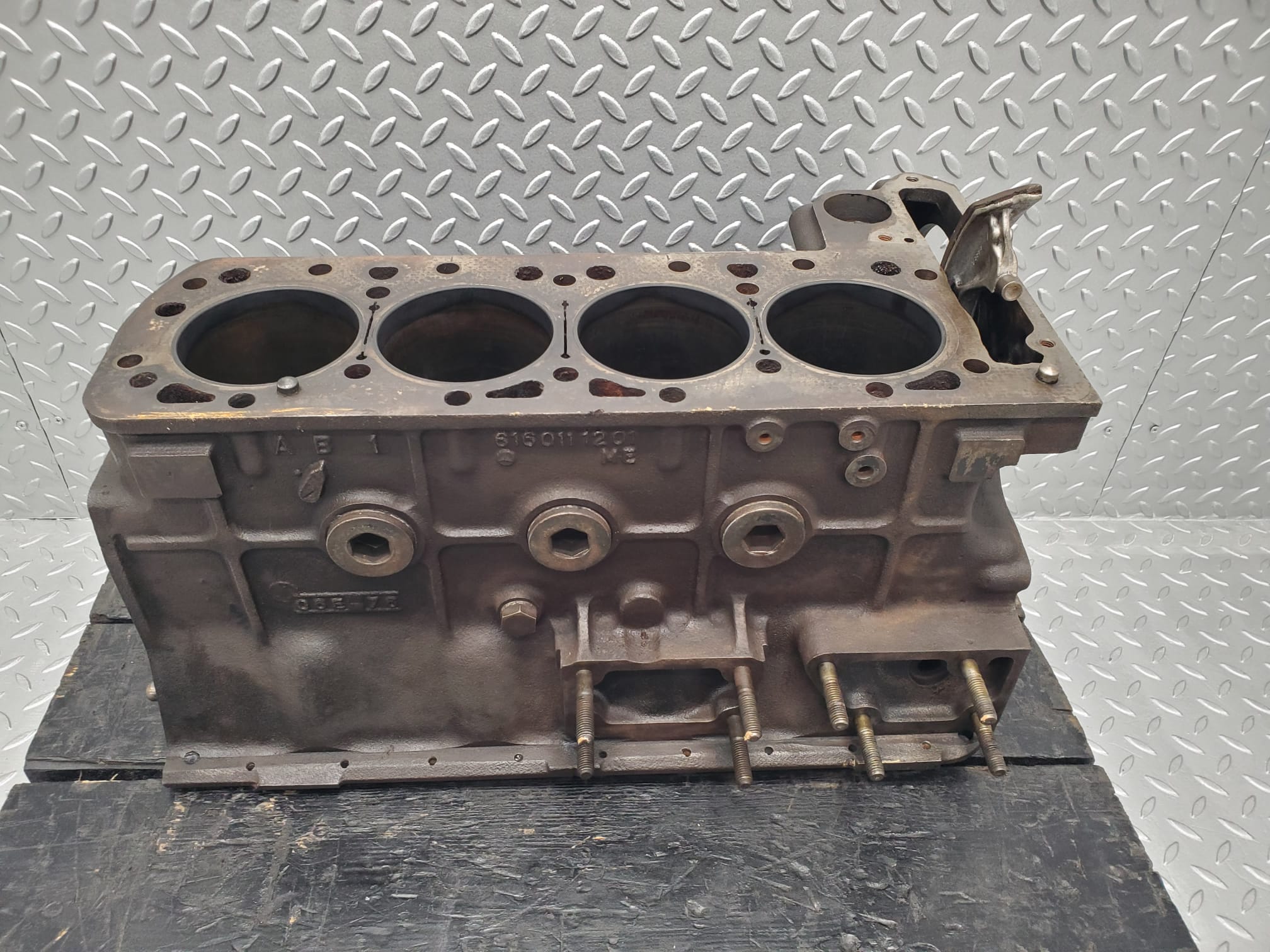 1382 Mercedes-Benz W123 240D Engine Block OM616.916 6160111201