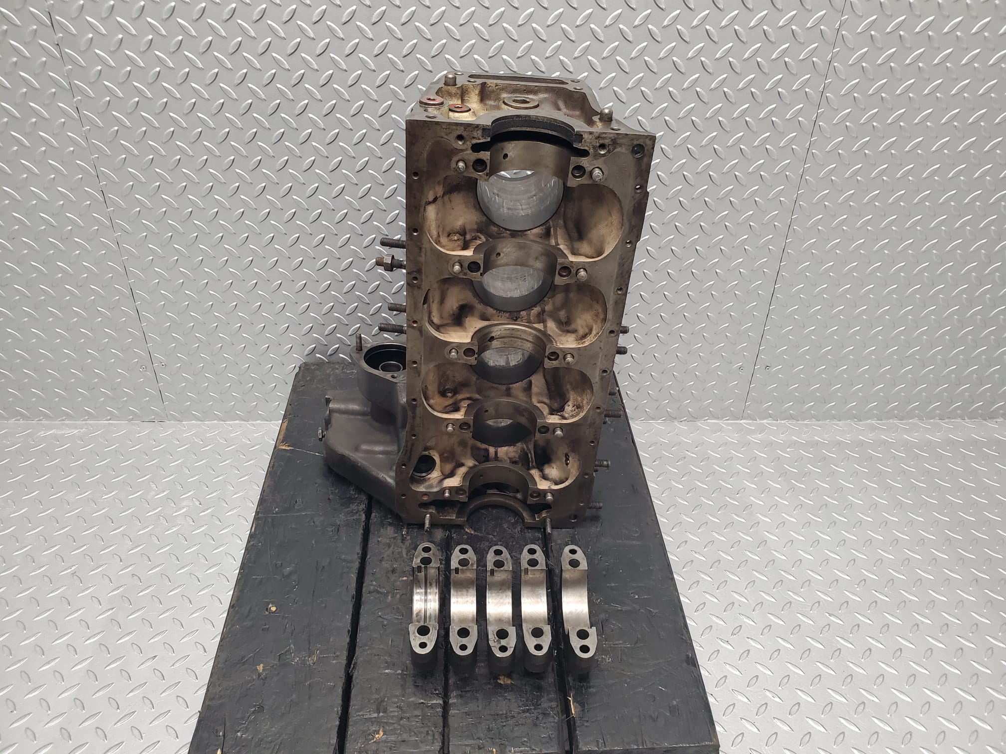 1382 Mercedes-Benz W123 240D Engine Block OM616.916 6160111201