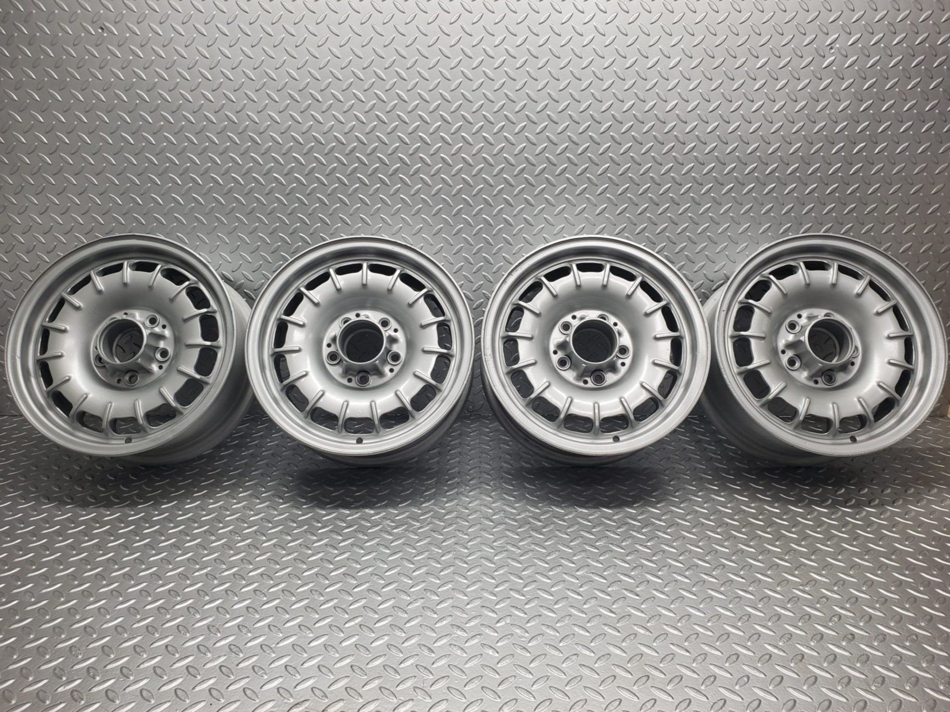 12120 Mercedes-Benz Alloy Wheel Set Mexican Hat 6Jx14H2 ET30 1084000902