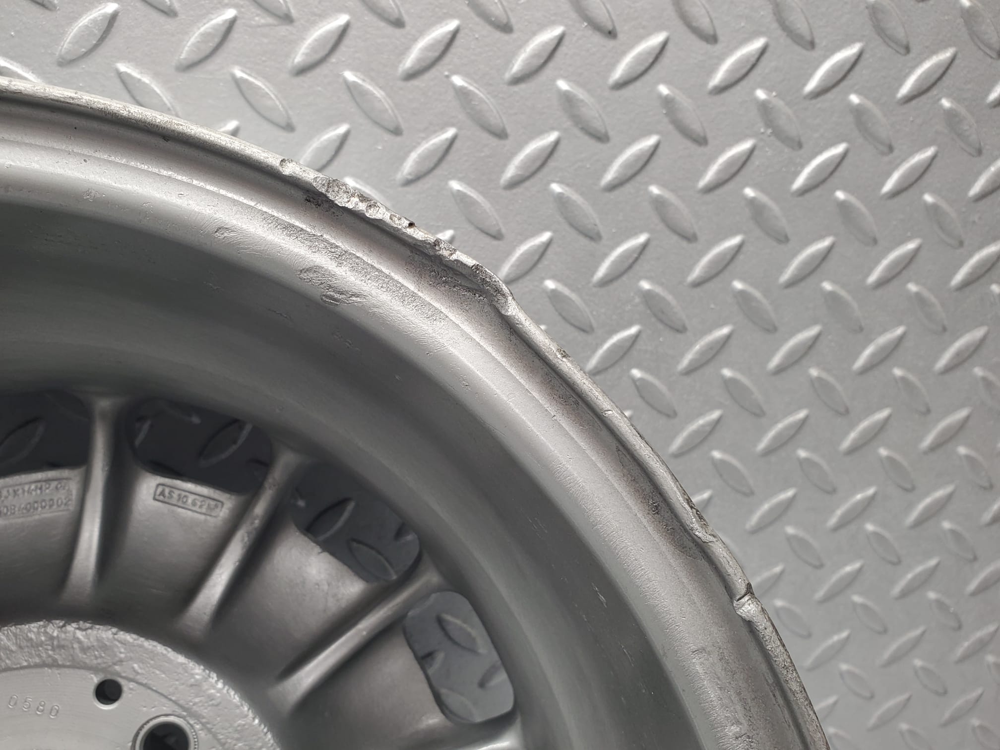 12120 Mercedes-Benz Alloy Wheel Set Mexican Hat 6Jx14H2 ET30 1084000902