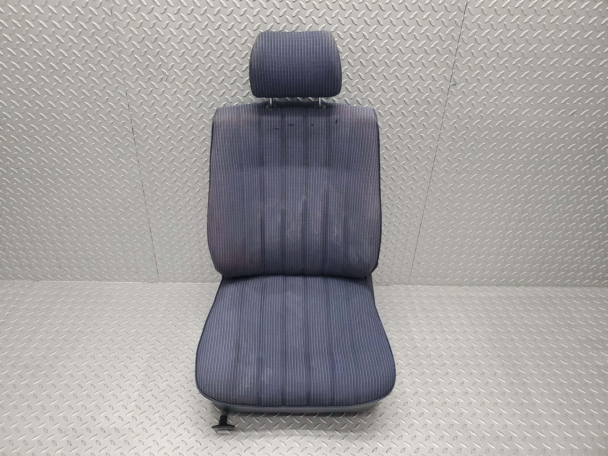 26967 Mercedes-Benz W123 240D Front Left Seat Blue