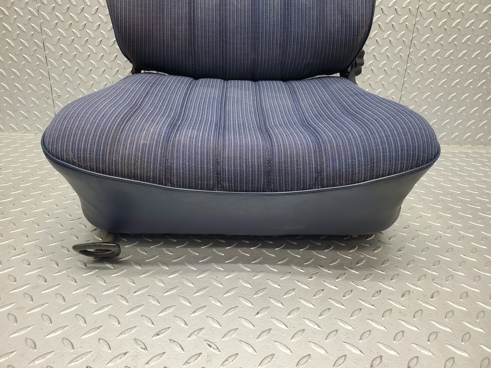 26967 Mercedes-Benz W123 240D Front Left Seat Blue