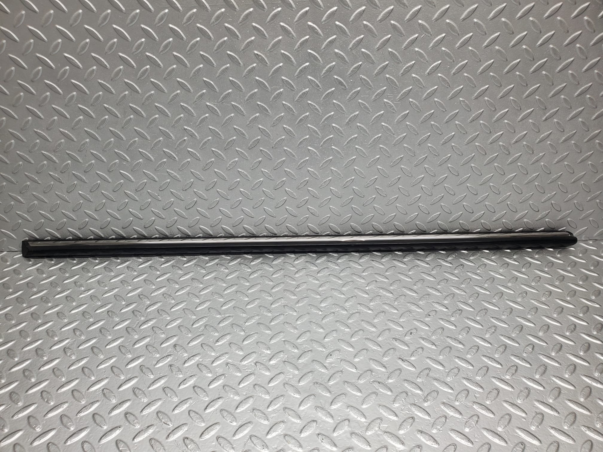 2148 Mercedes-Benz W116 350SE Front Left Door Moulding Trim