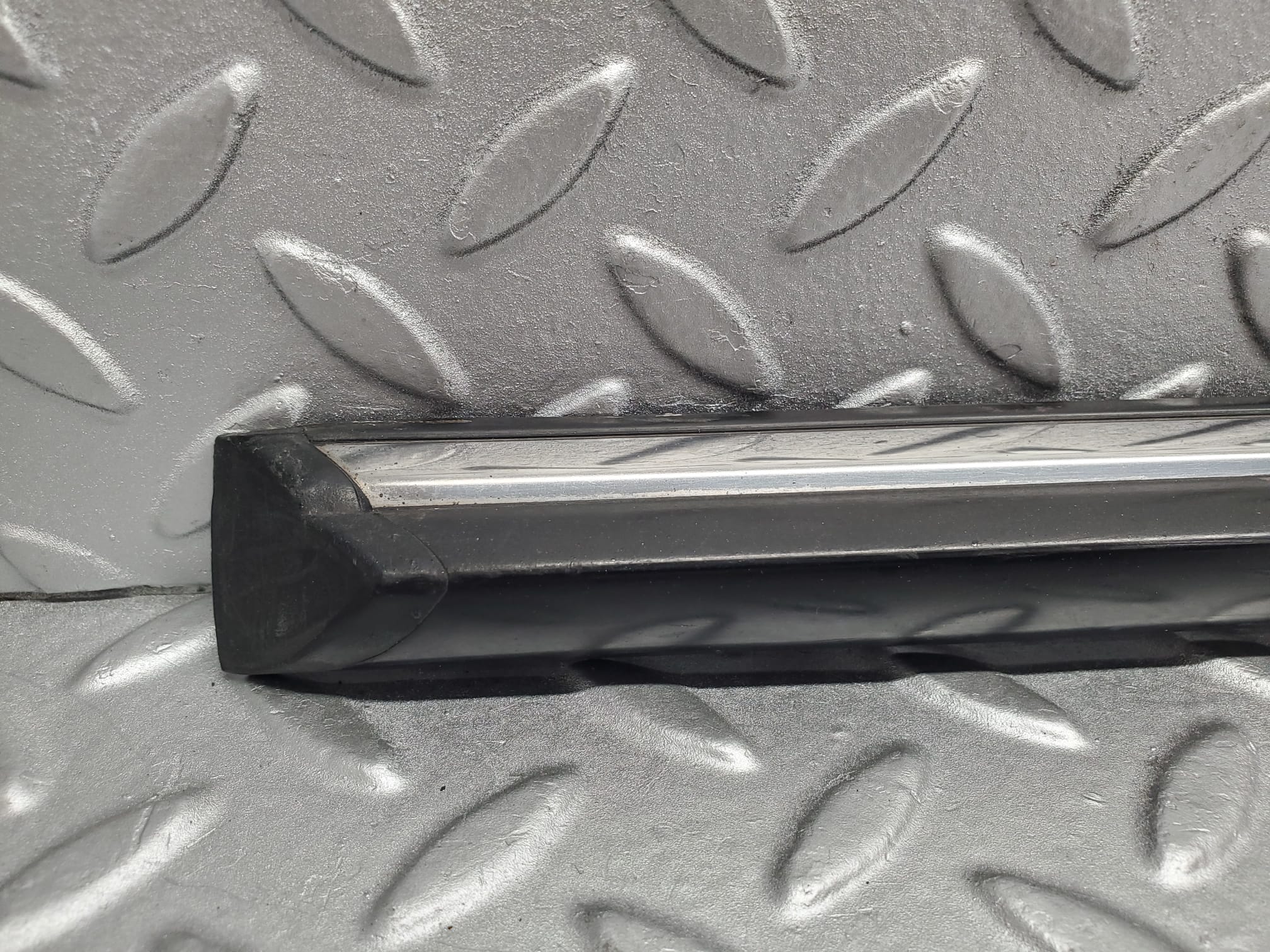 2148 Mercedes-Benz W116 350SE Front Left Door Moulding Trim