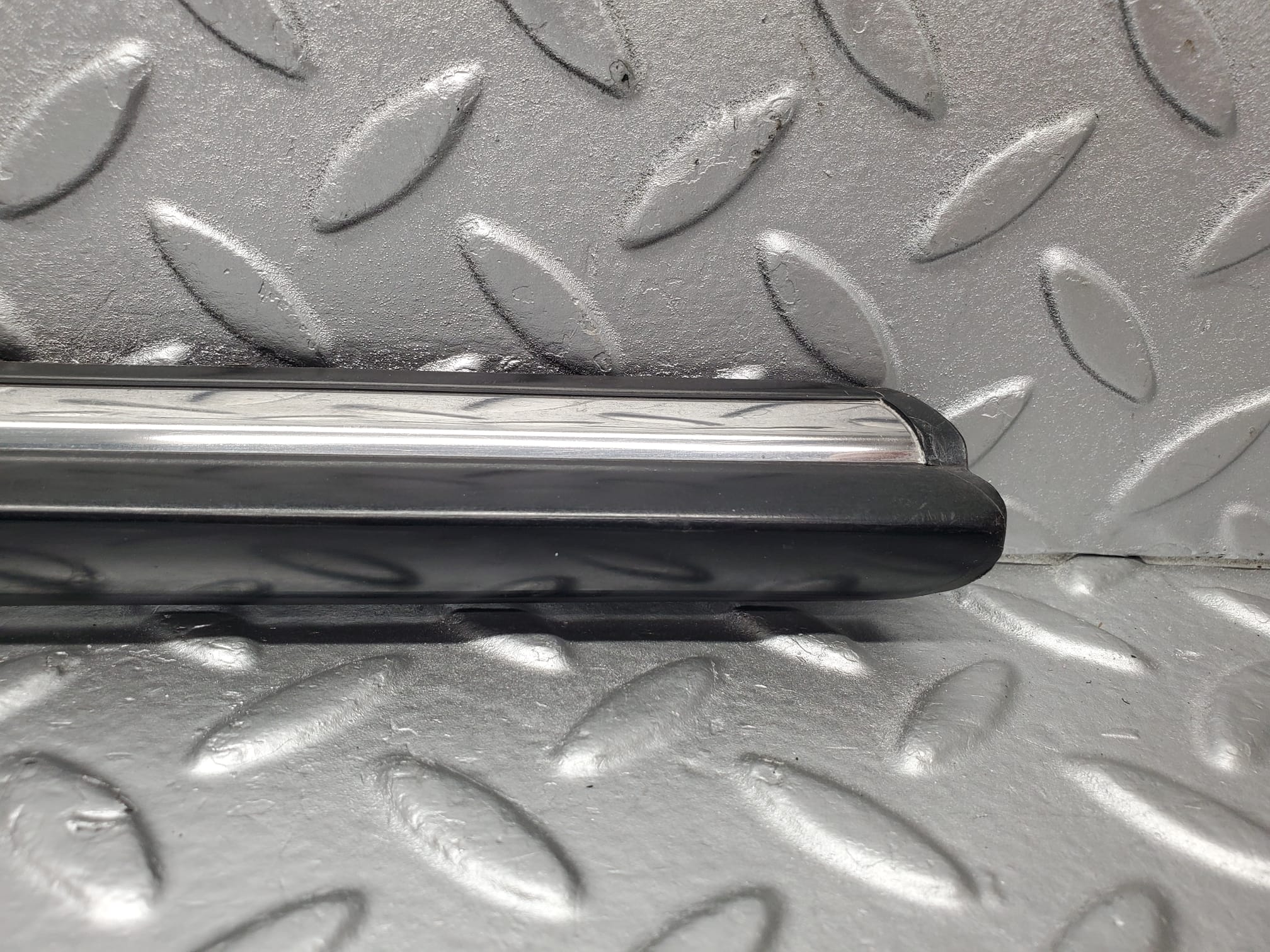 2148 Mercedes-Benz W116 350SE Front Left Door Moulding Trim