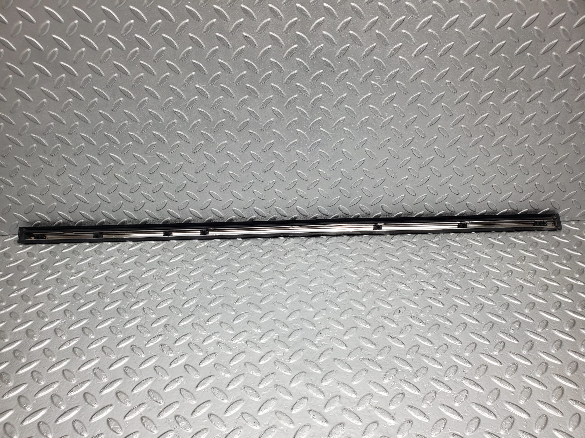 2148 Mercedes-Benz W116 350SE Front Left Door Moulding Trim