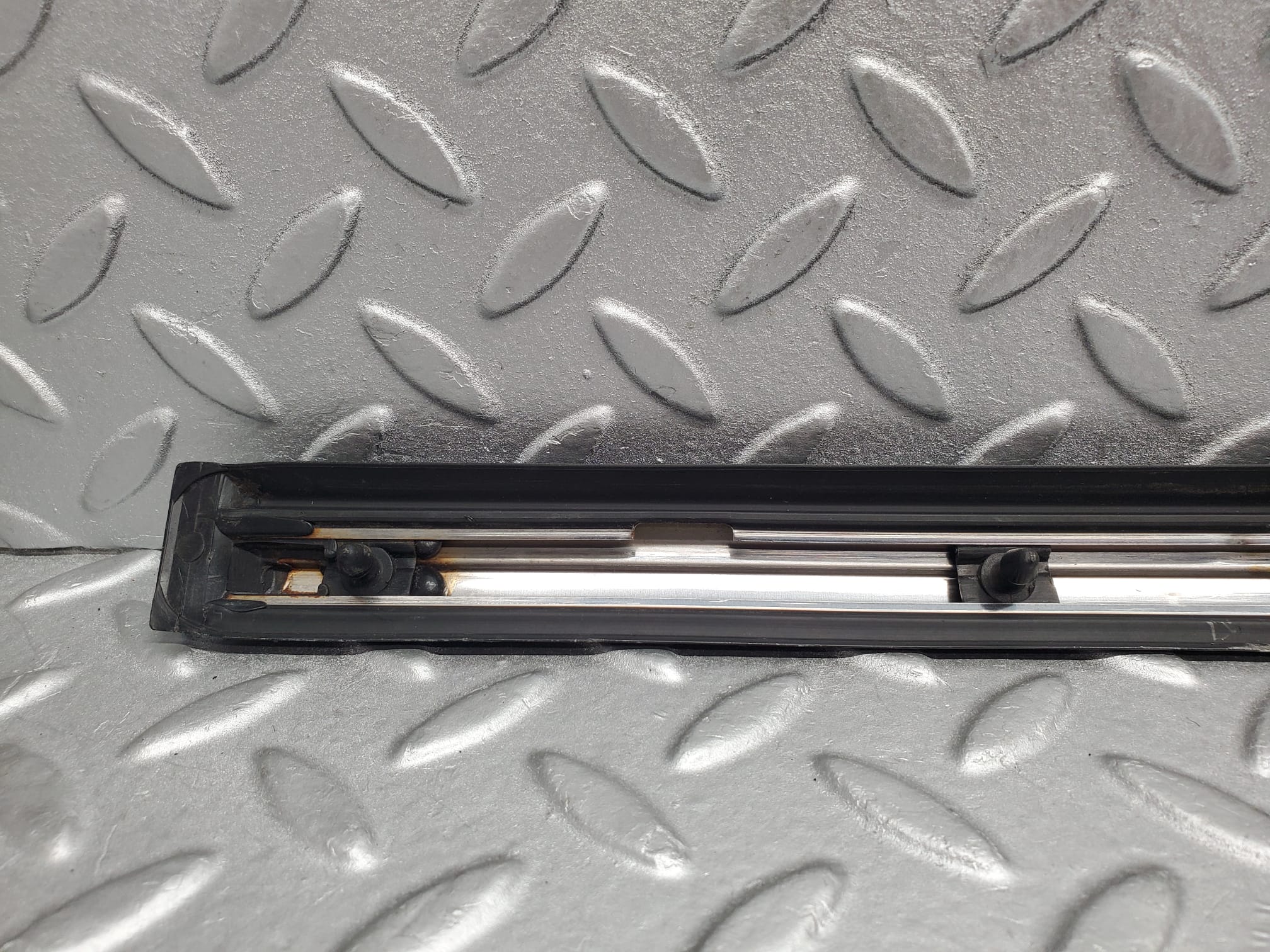 2148 Mercedes-Benz W116 350SE Front Left Door Moulding Trim