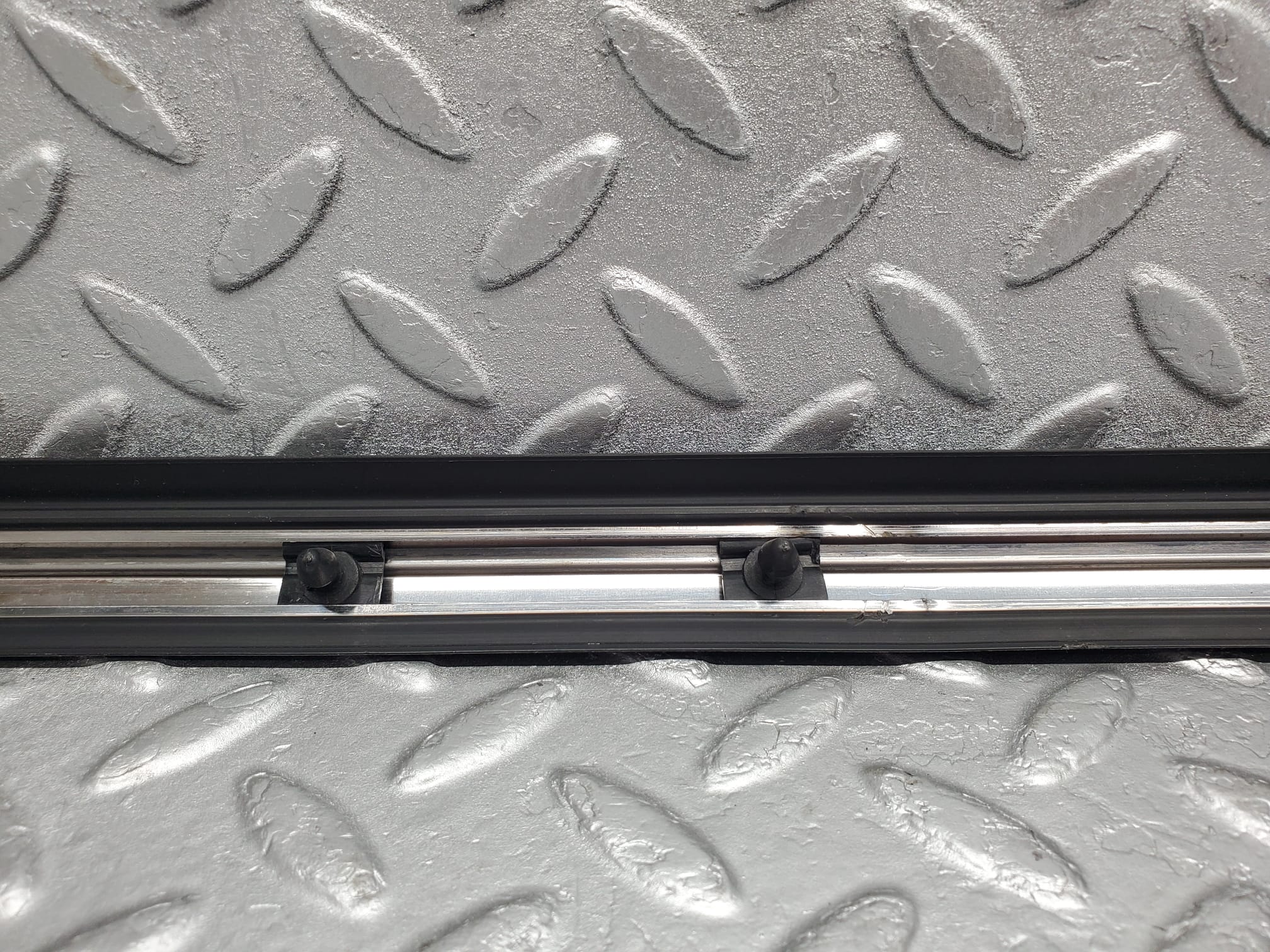 2148 Mercedes-Benz W116 350SE Front Left Door Moulding Trim