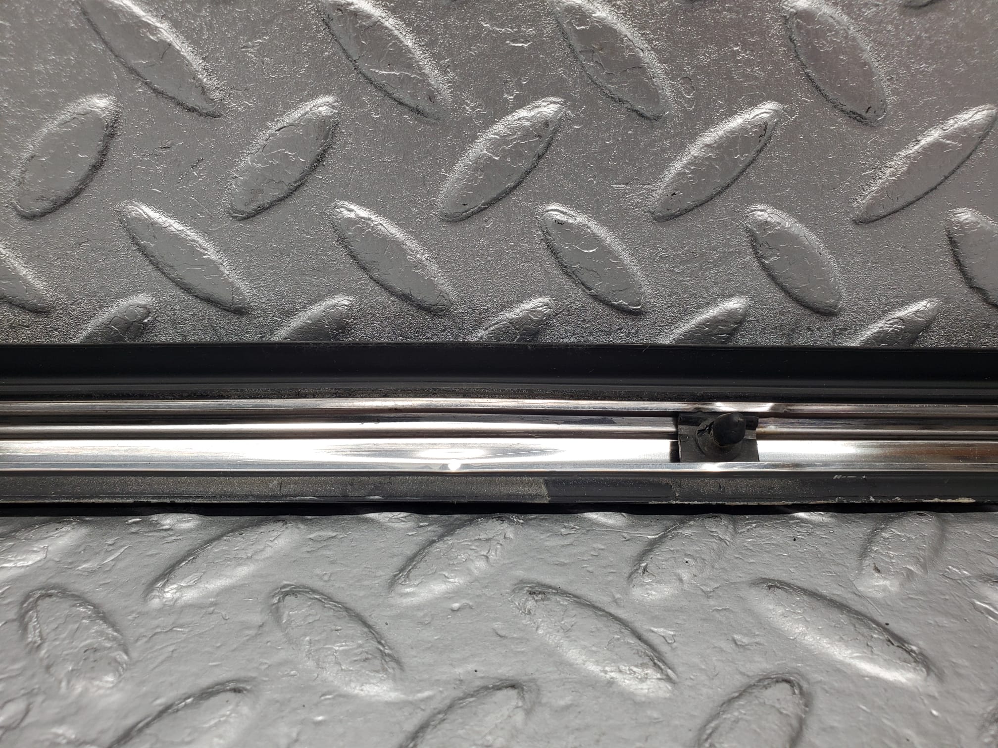 2148 Mercedes-Benz W116 350SE Front Left Door Moulding Trim