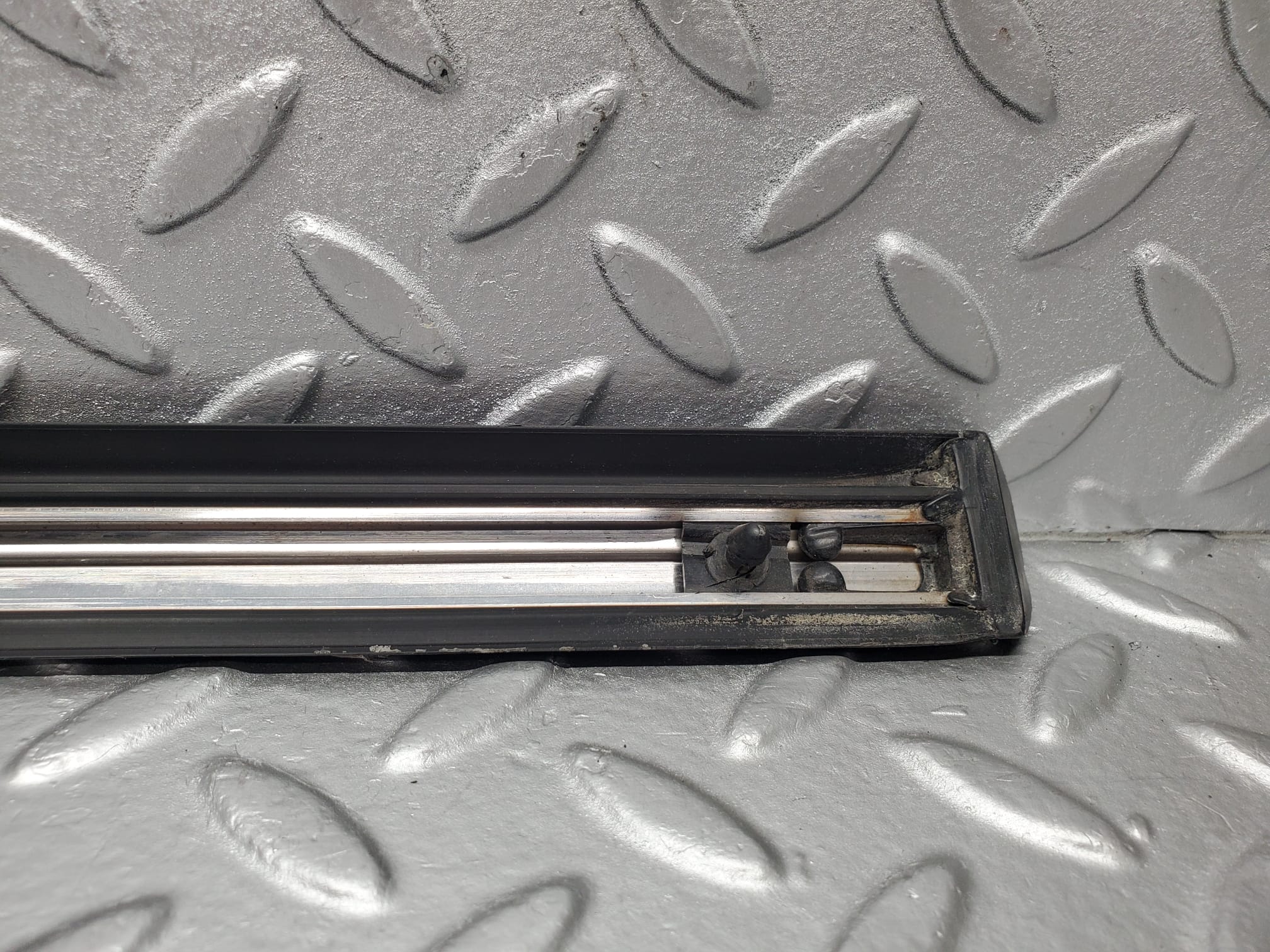 2148 Mercedes-Benz W116 350SE Front Left Door Moulding Trim