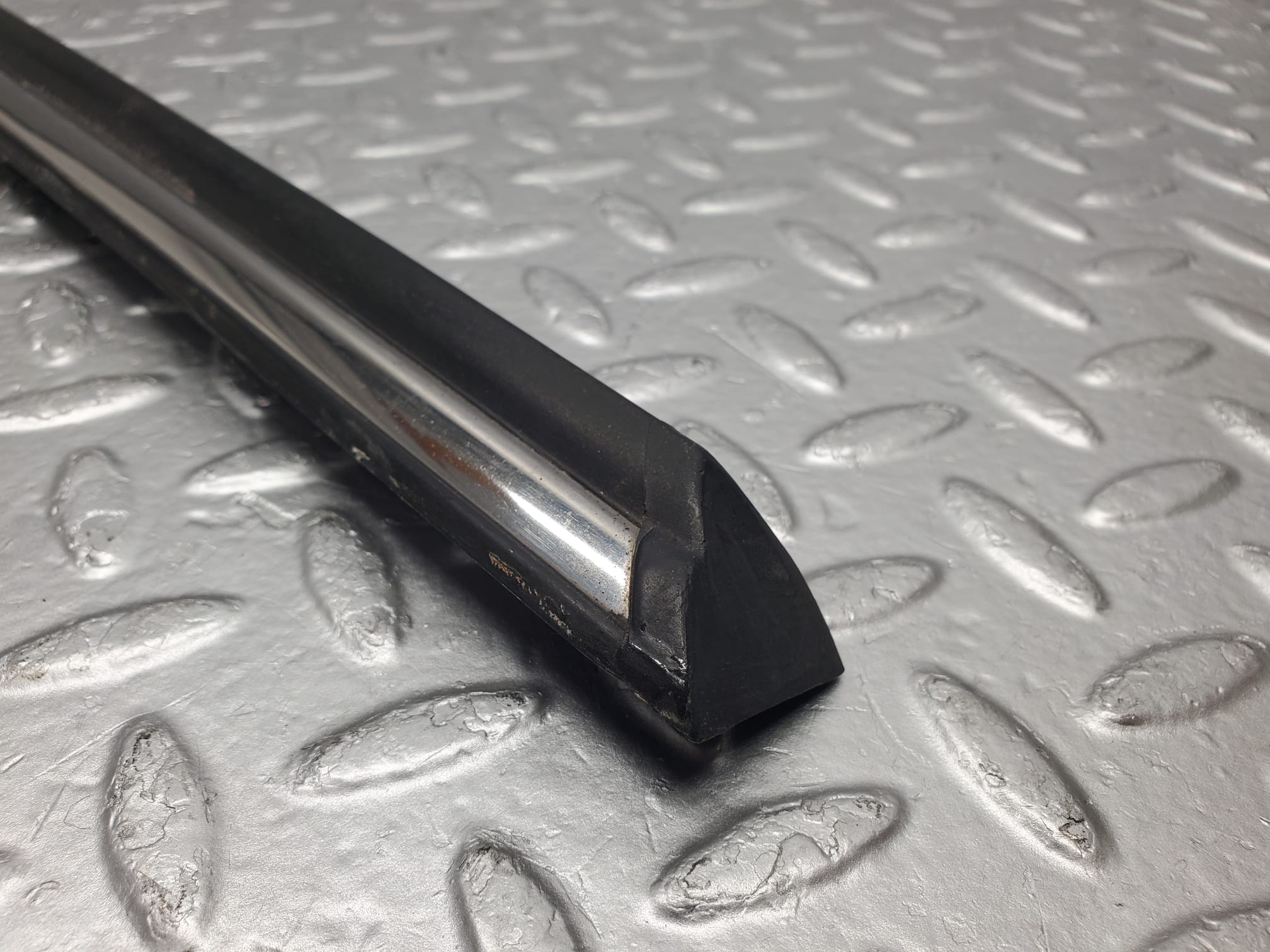 2148 Mercedes-Benz W116 350SE Front Left Door Moulding Trim