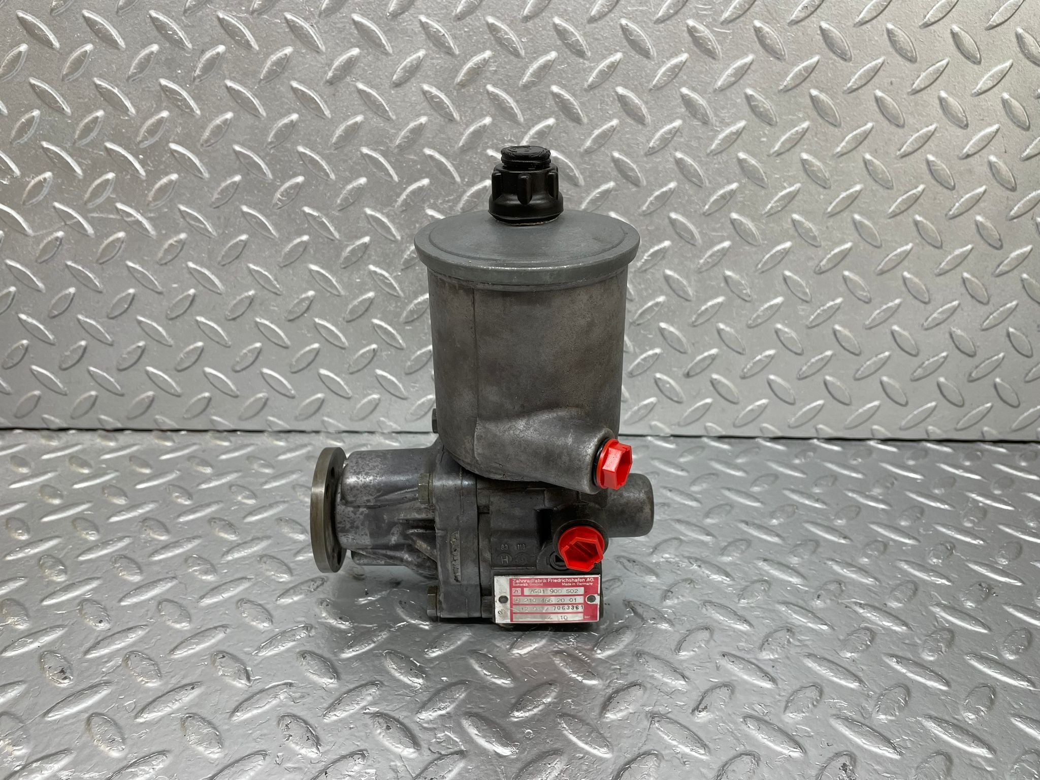 38580 Mercedes-Benz R129 280SL Coupe Power Steering Pump 2104662001 7681900502