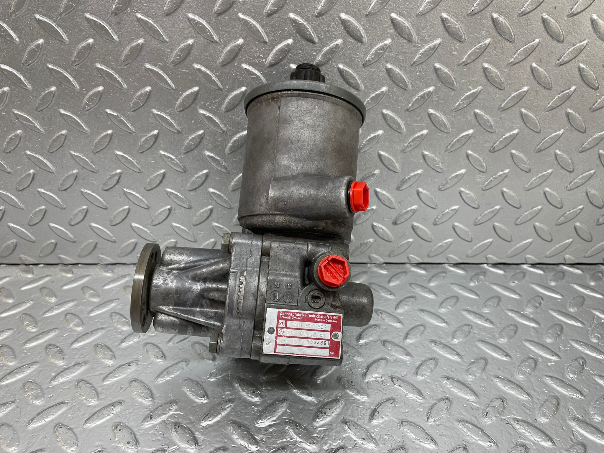 38580 Mercedes-Benz R129 280SL Coupe Power Steering Pump 2104662001 7681900502