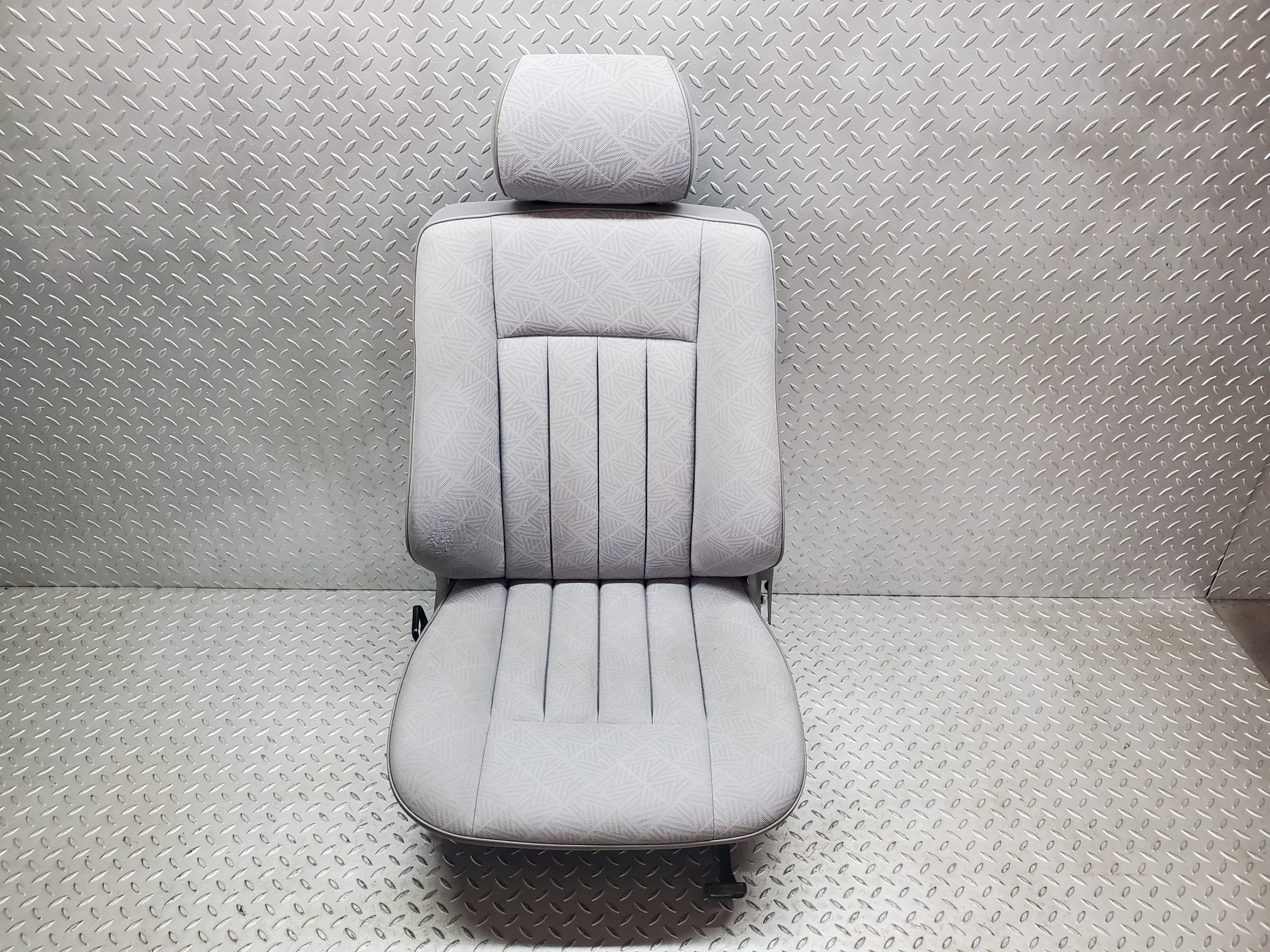 44737 Mercedes-Benz W124 220E Front Right Driver Side Seat Grey 1249104150