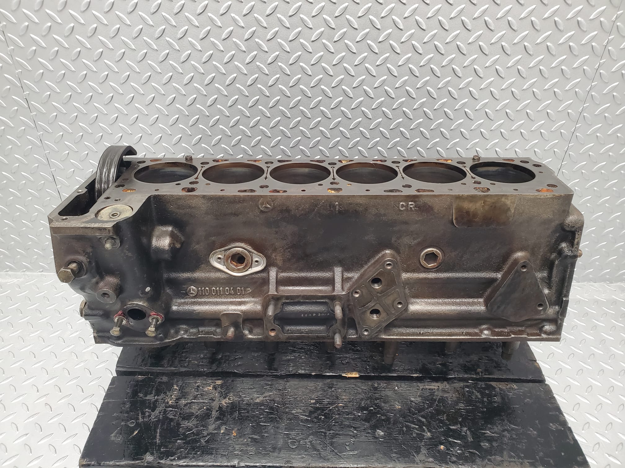 23677 Mercedes-Benz W114 280E Engine Block M110.981 1100110401