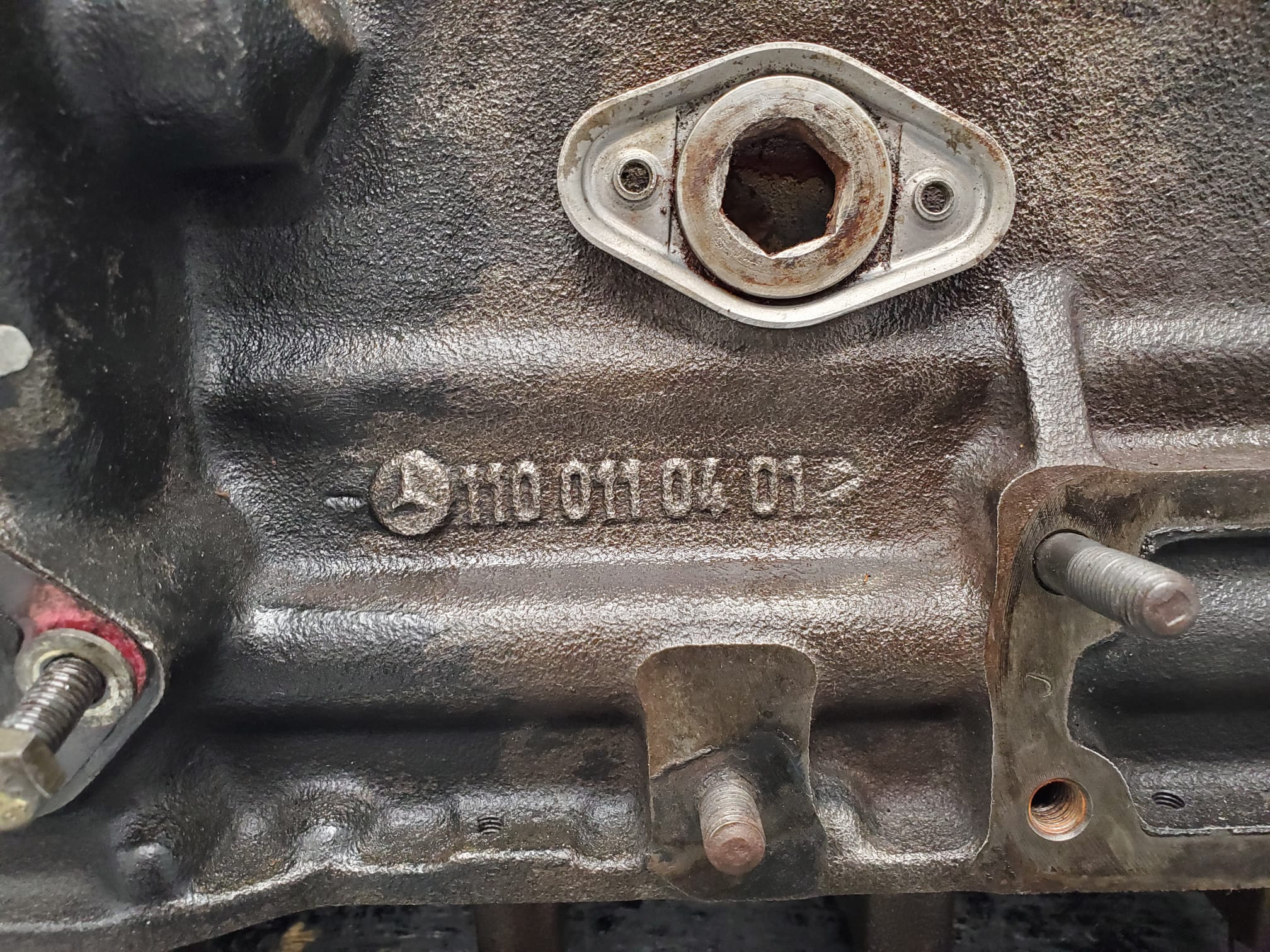 23677 Mercedes-Benz W114 280E Engine Block M110.981 1100110401