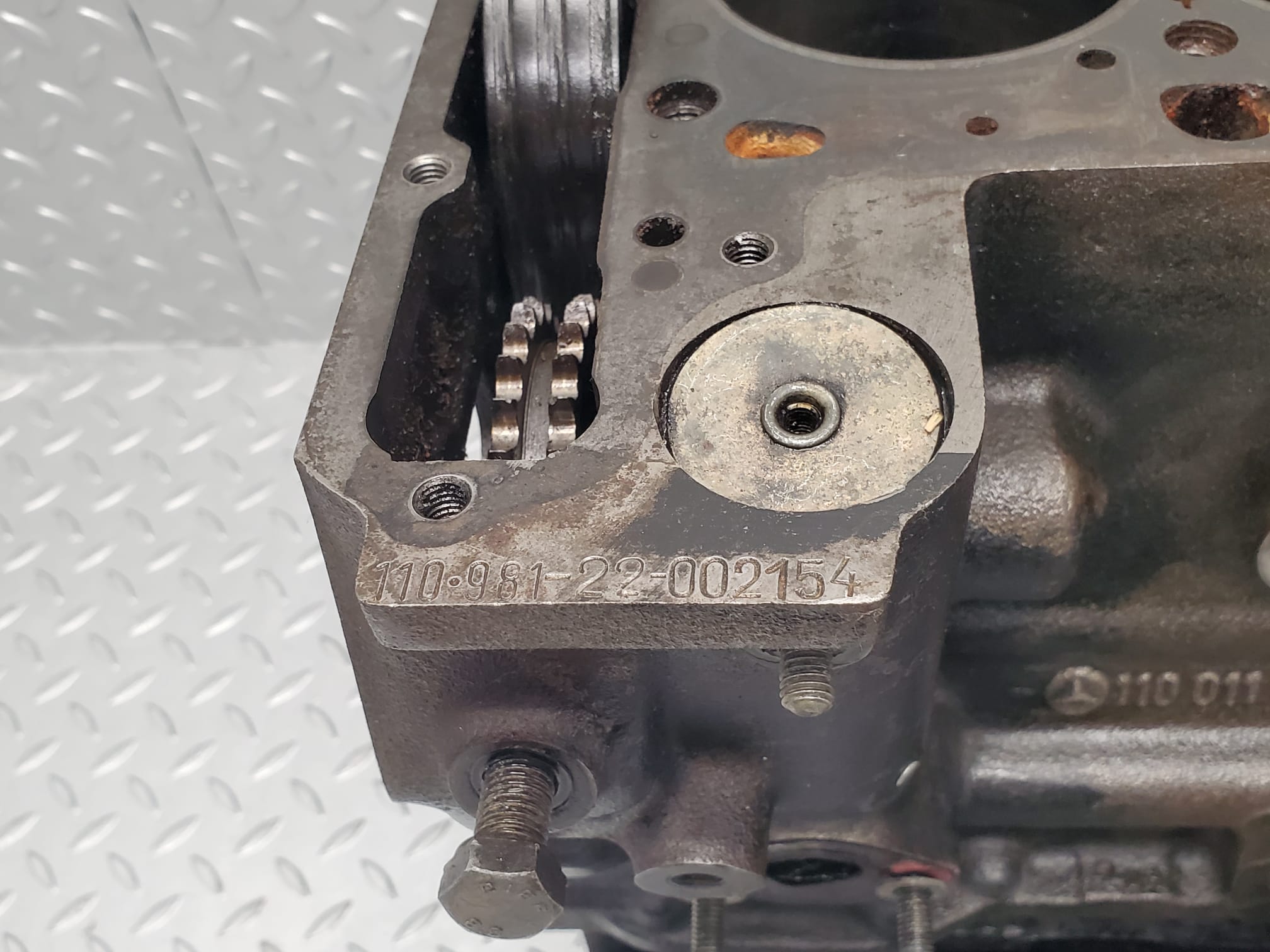 23677 Mercedes-Benz W114 280E Engine Block M110.981 1100110401