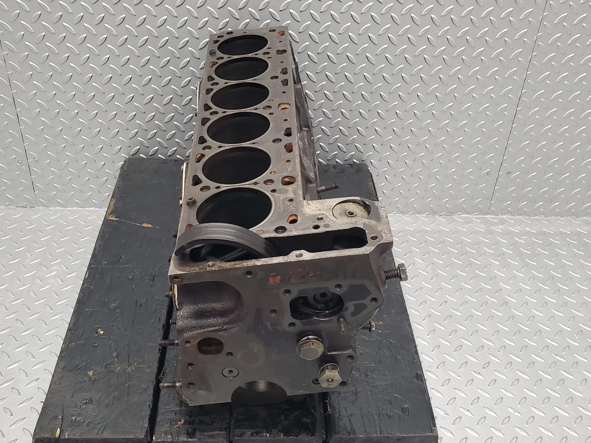 23677 Mercedes-Benz W114 280E Engine Block M110.981 1100110401