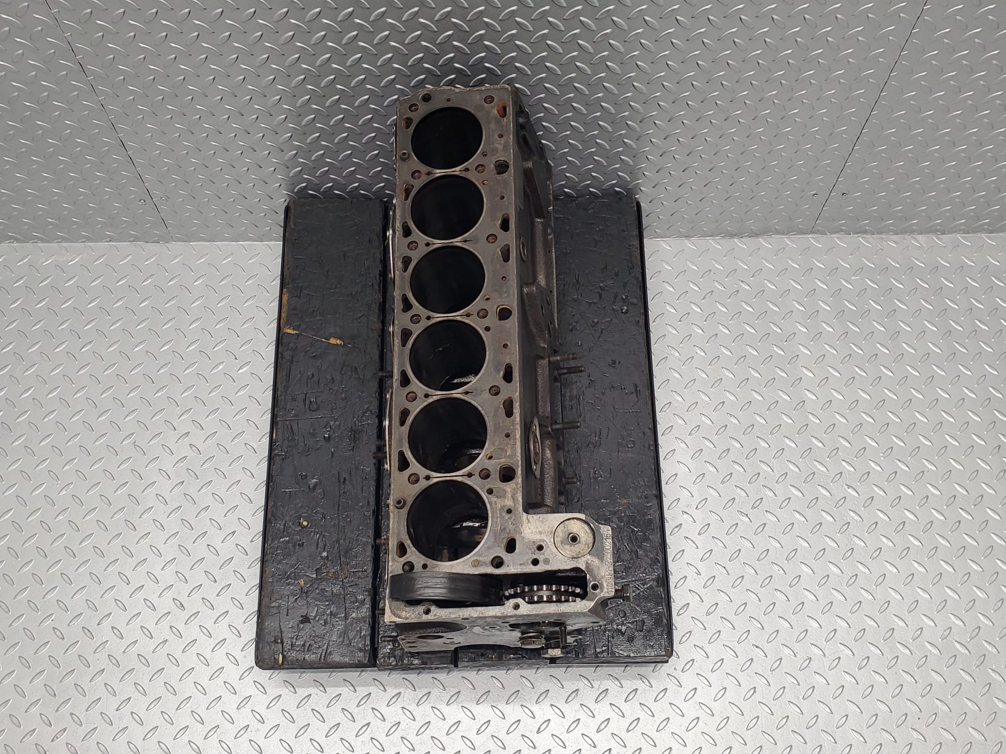 23677 Mercedes-Benz W114 280E Engine Block M110.981 1100110401