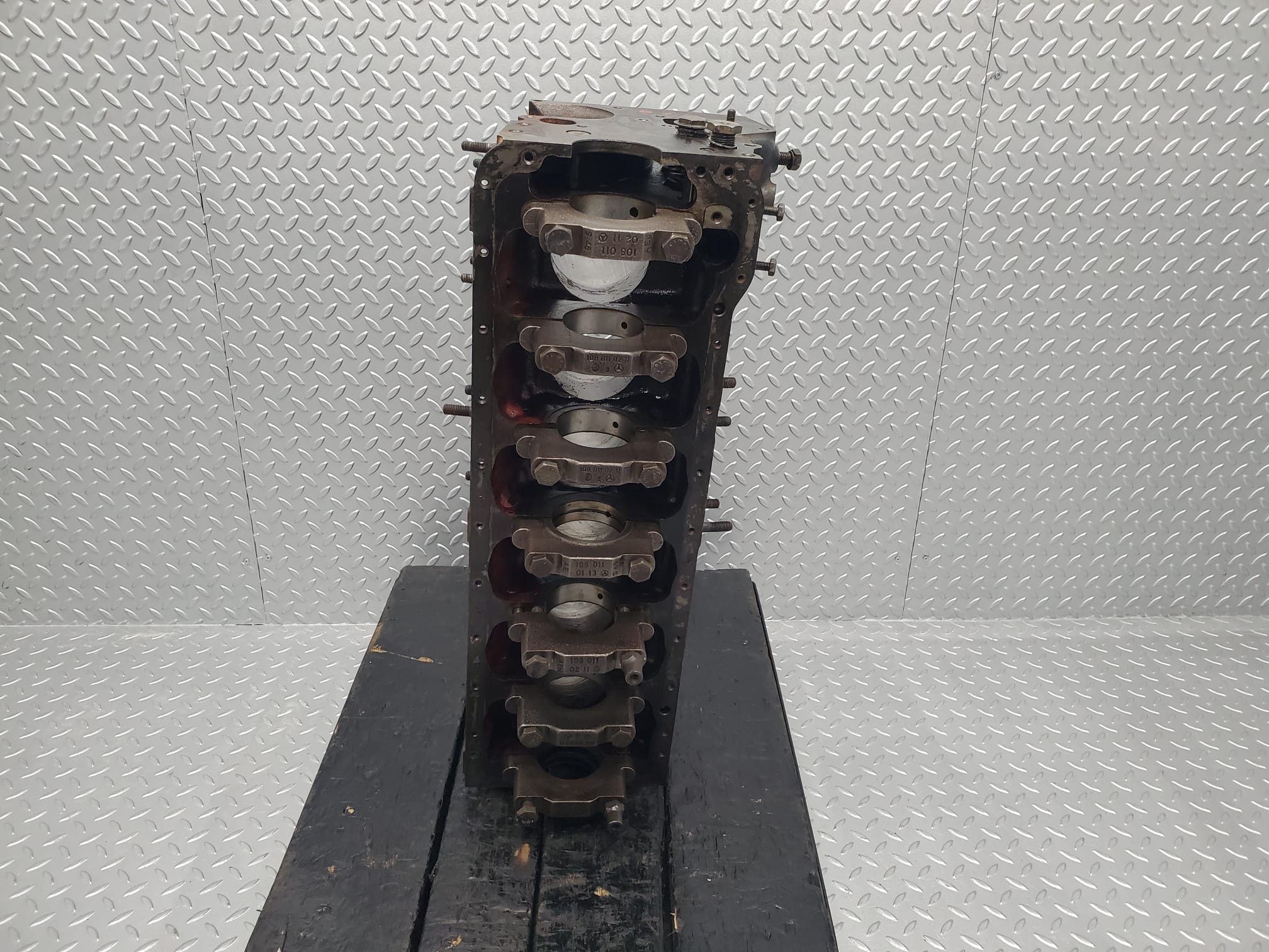 23677 Mercedes-Benz W114 280E Engine Block M110.981 1100110401