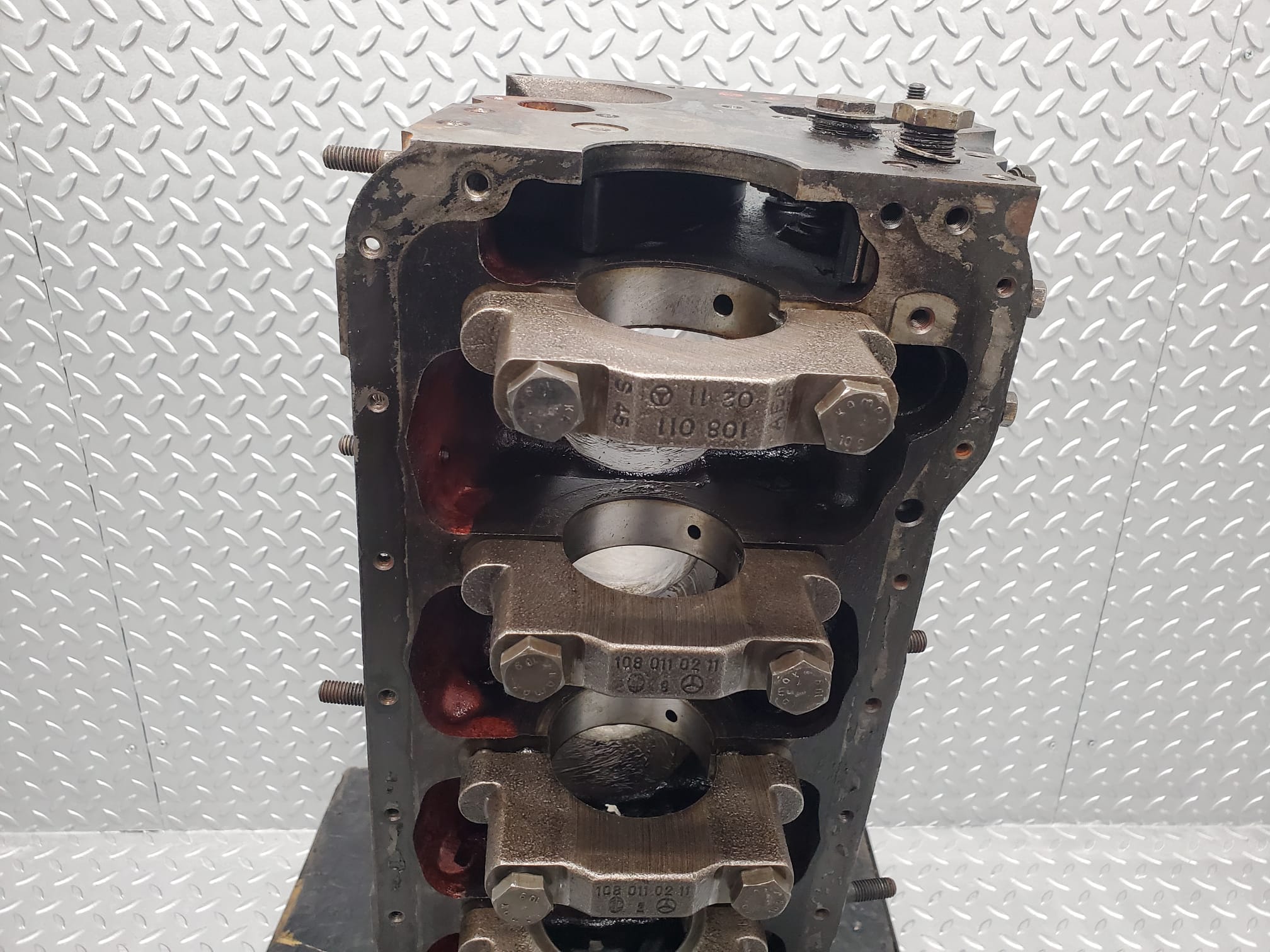 23677 Mercedes-Benz W114 280E Engine Block M110.981 1100110401