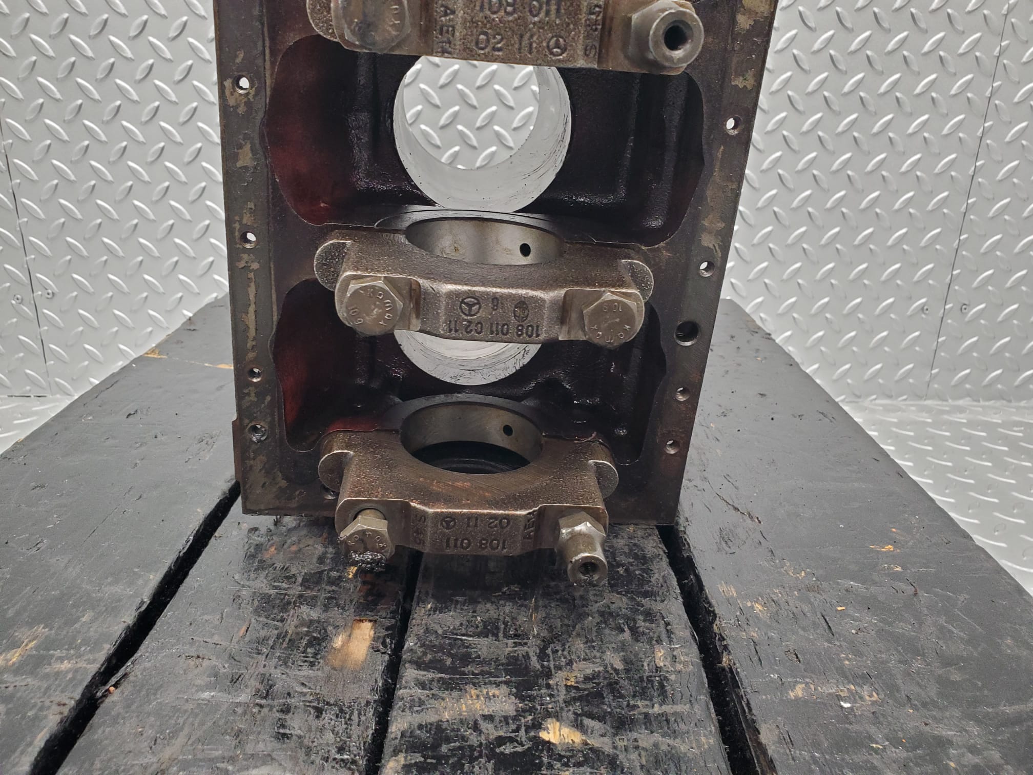 23677 Mercedes-Benz W114 280E Engine Block M110.981 1100110401