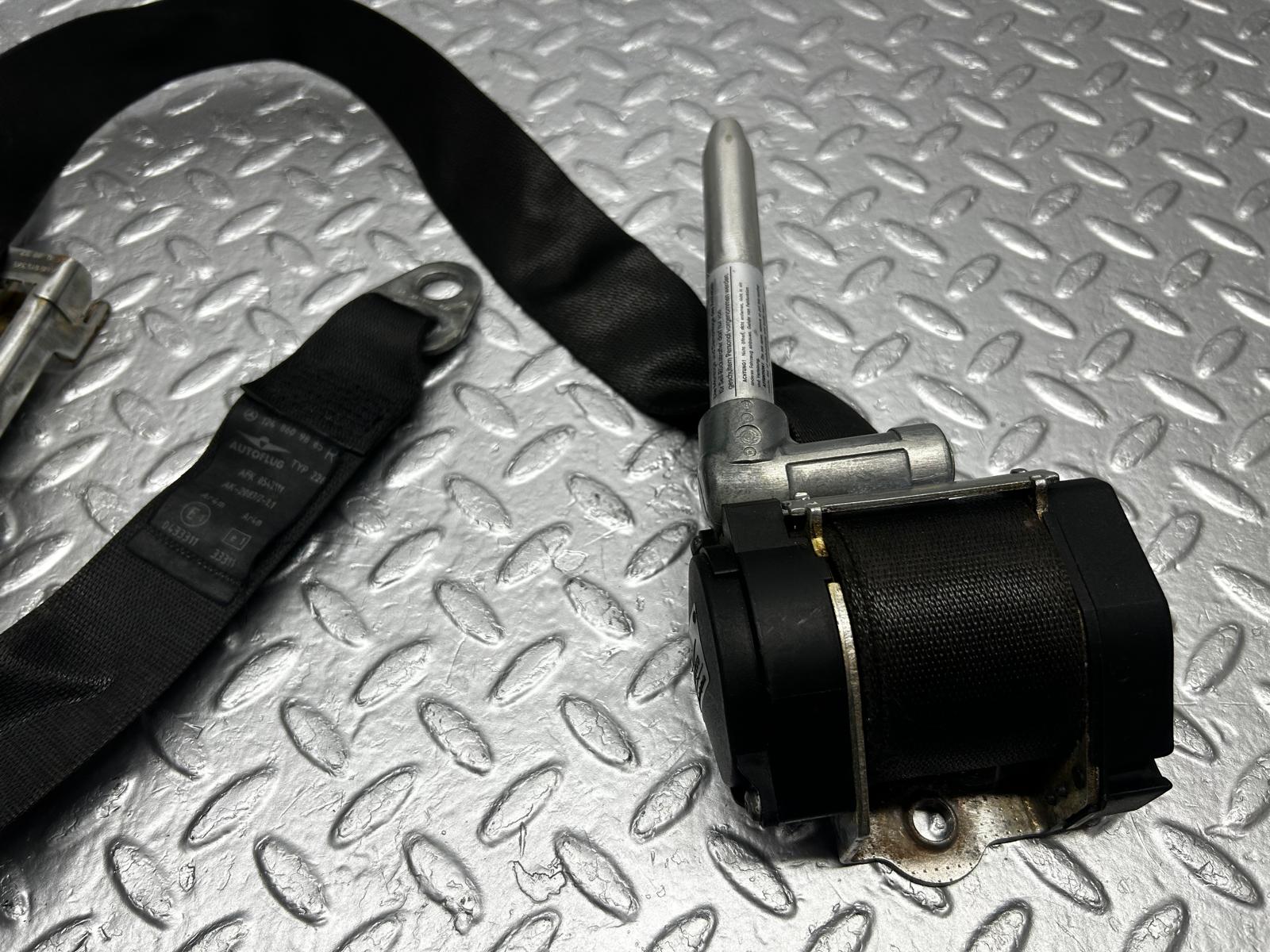 31536 Mercedes-Benz S124 220TE Front Right Seat Belt With Buckle 1248609885