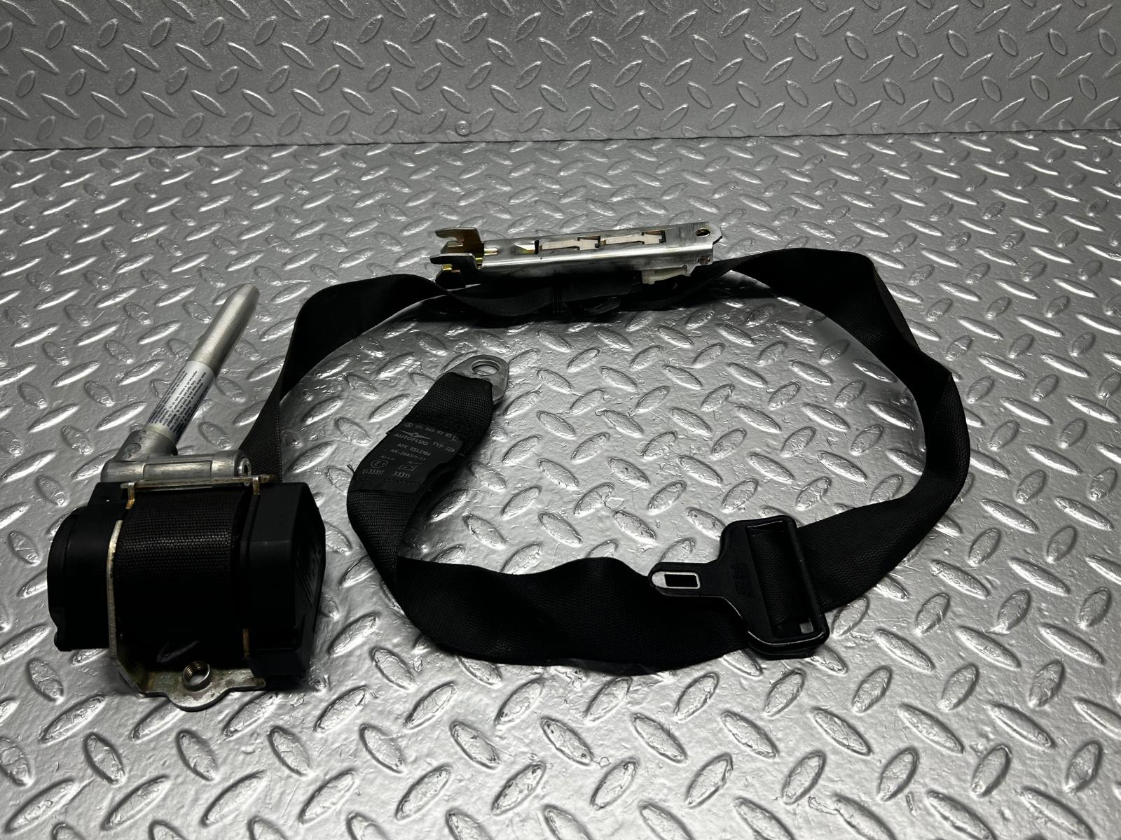 31537 Mercedes-Benz S124 220TE Wagon Front Left Seat Belt With Buckle 1248609785