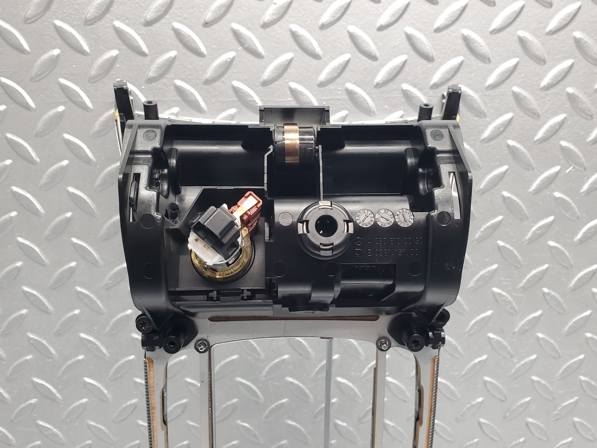 47798 Mercedes-Benz R230 350SL Carbon Fibre Alu Centre Console A2306802036