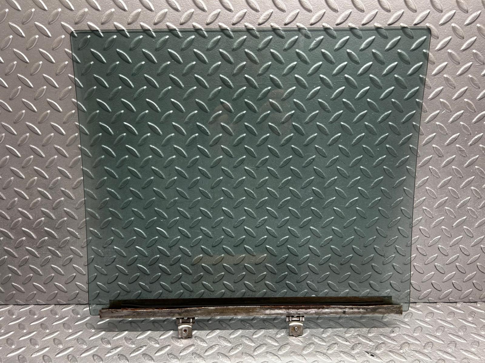 1406 Mercedes-Benz V123 240D LWB Rear Left Door Window Glass