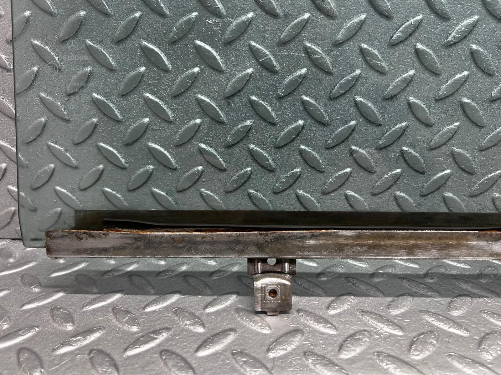 1406 Mercedes-Benz V123 240D LWB Rear Left Door Window Glass