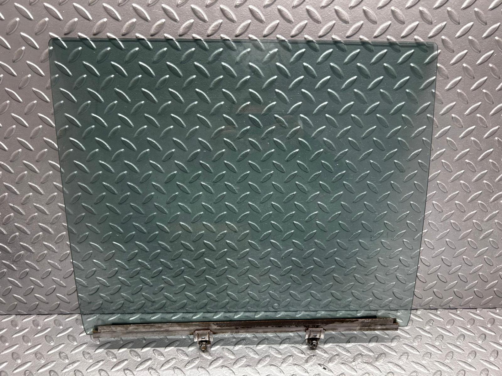 1406 Mercedes-Benz V123 240D LWB Rear Left Door Window Glass