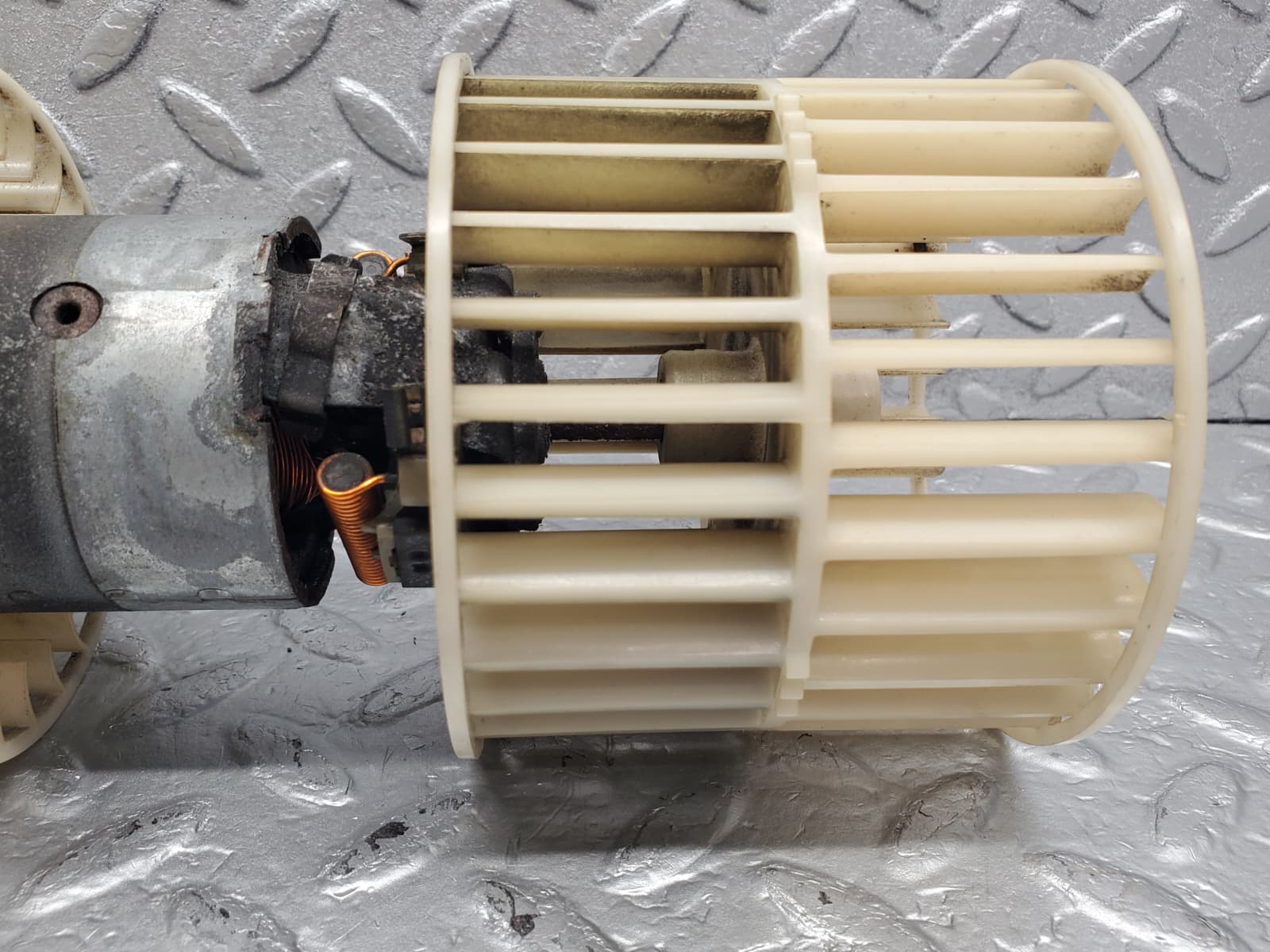 50097 Mercedes-Benz R107 380SL Heater Blower Motor Bosch 0130063022