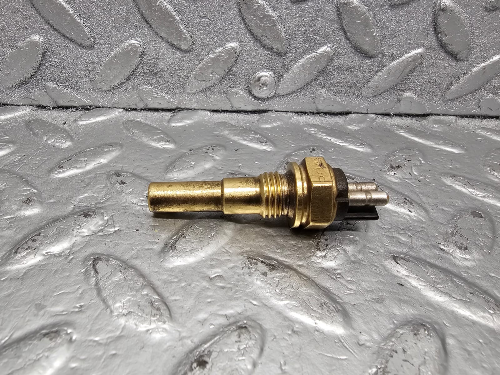 41343 Mercedes-Benz C107 R107 Coolant Temperature Sensor VDO