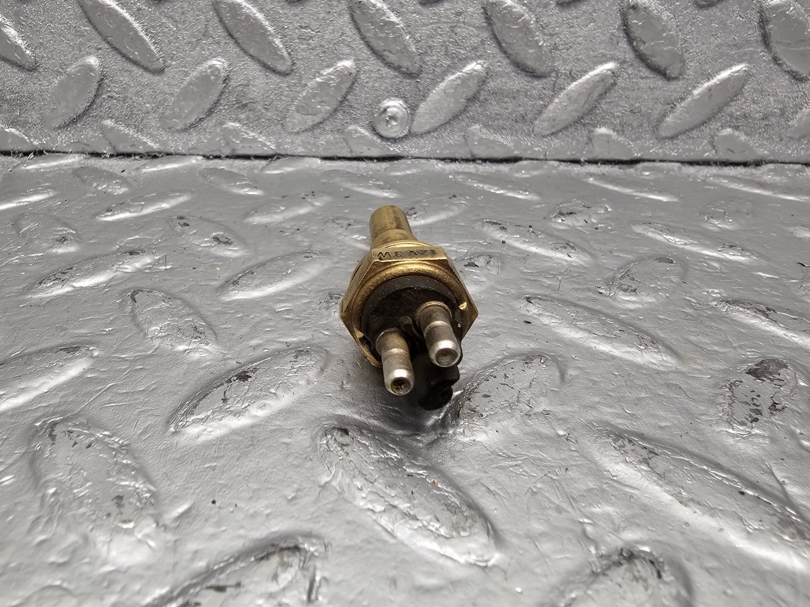 41343 Mercedes-Benz C107 R107 Coolant Temperature Sensor VDO