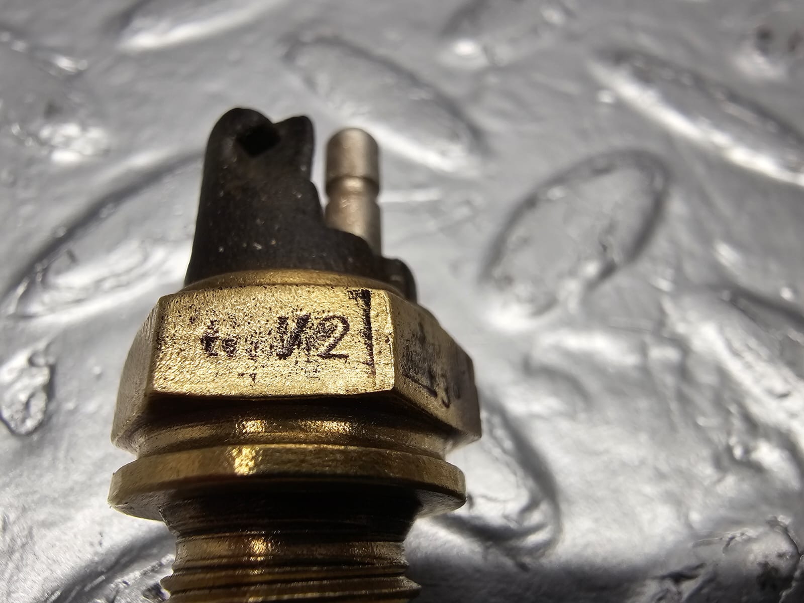 41343 Mercedes-Benz C107 R107 Coolant Temperature Sensor VDO