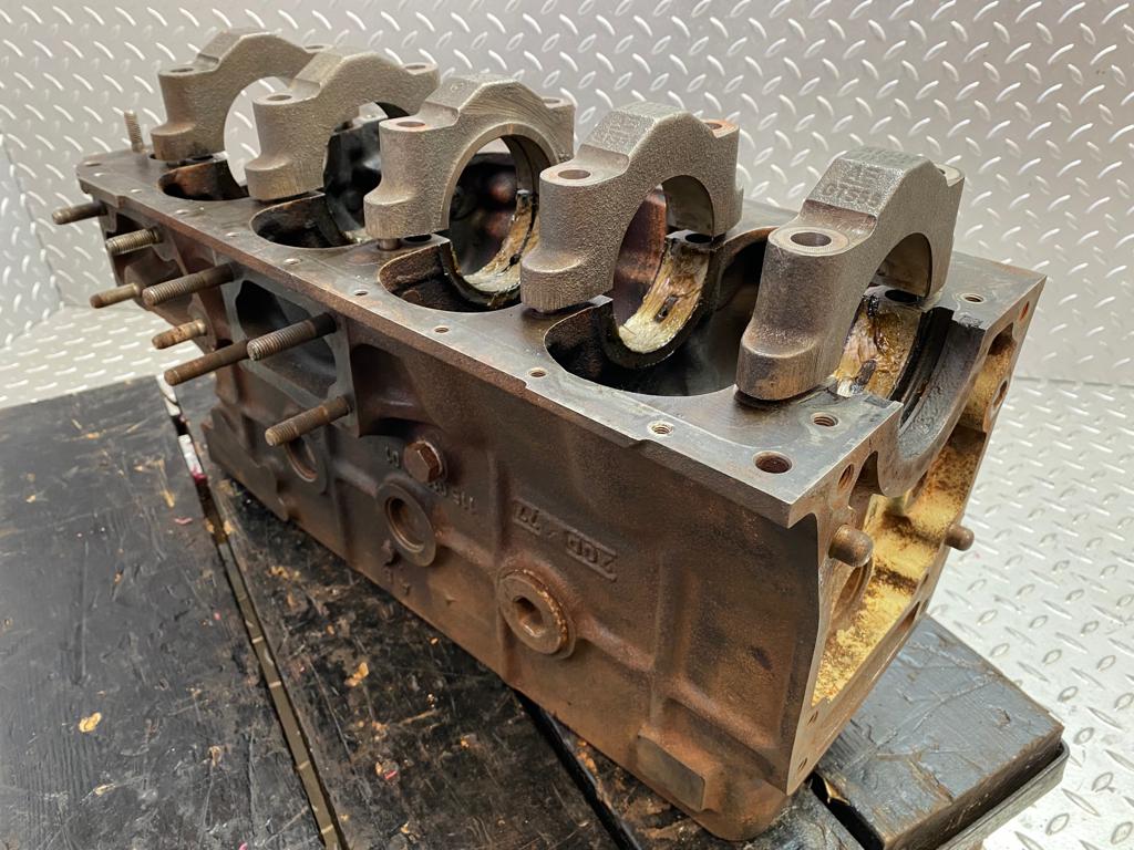 18164 Mercedes-Benz W123 200 Engine Block 1150110301 M115.938