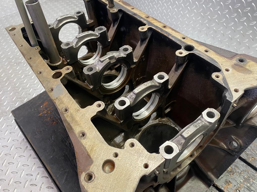 22642 Mercedes-Benz C124 E220 Coupe Engine Block 1110111201 M111.960