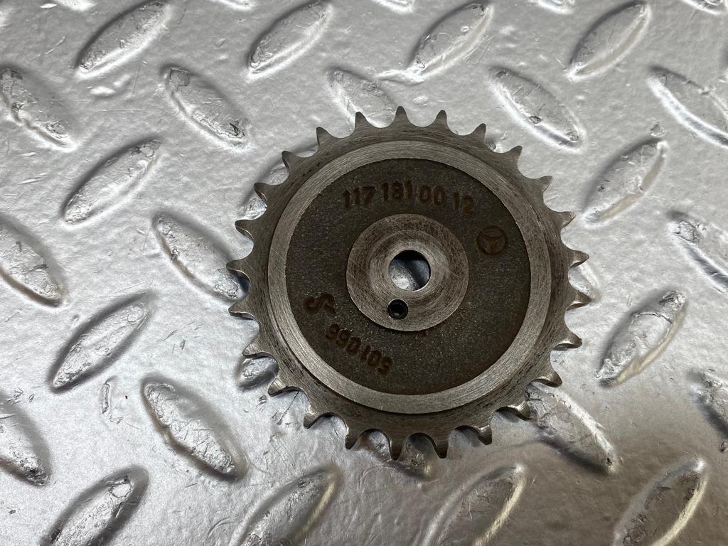 23850 Mercedes-Benz C107 450SLC Coupe Oil Pump 1161800555