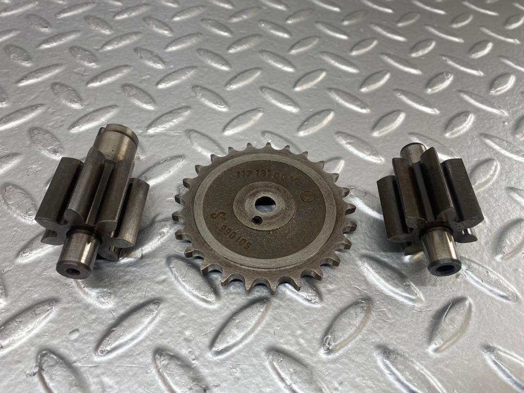 23850 Mercedes-Benz C107 450SLC Coupe Oil Pump 1161800555