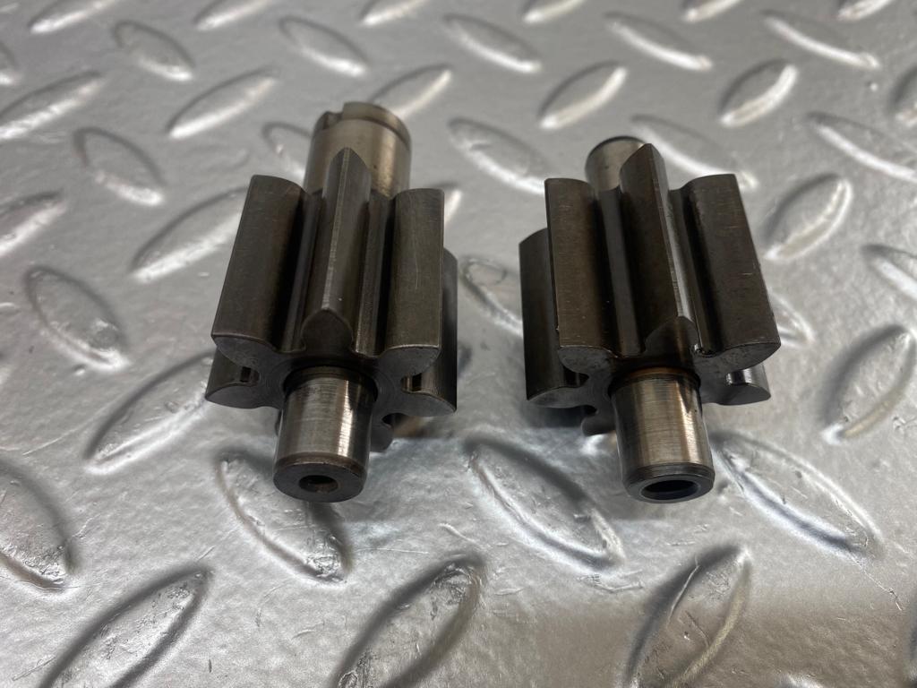 23850 Mercedes-Benz C107 450SLC Coupe Oil Pump 1161800555