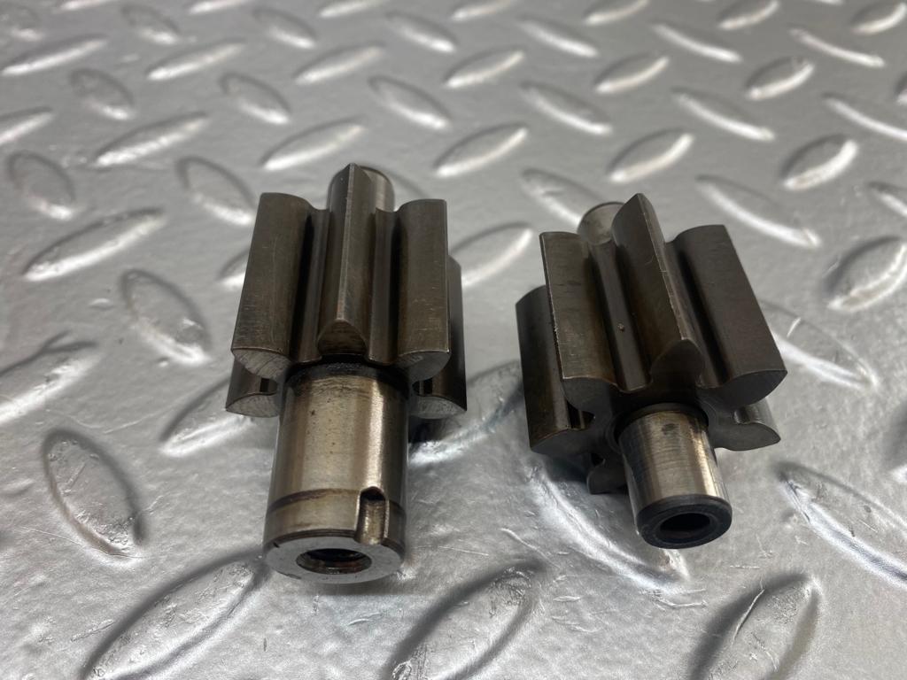 23850 Mercedes-Benz C107 450SLC Coupe Oil Pump 1161800555