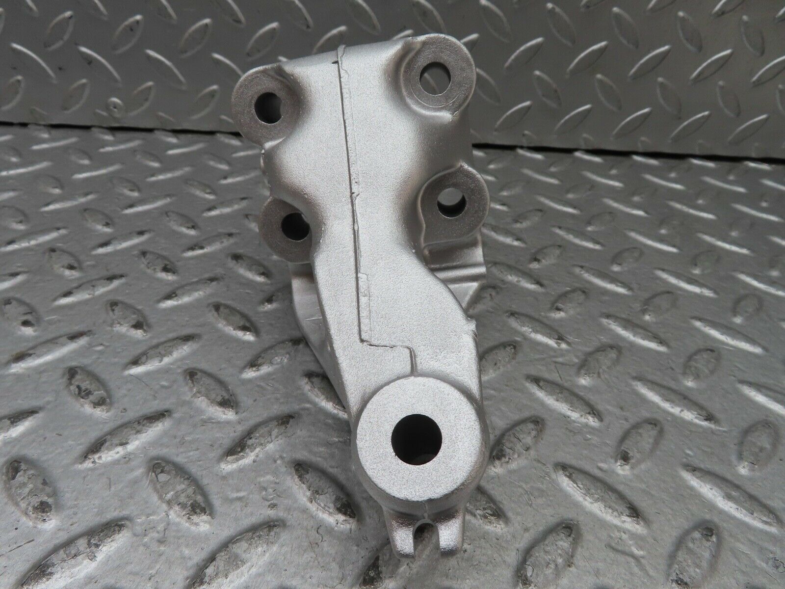 19657 Mercedes-Benz C140 CL420 Coupe Engine Mount Bracket Right 1192234204