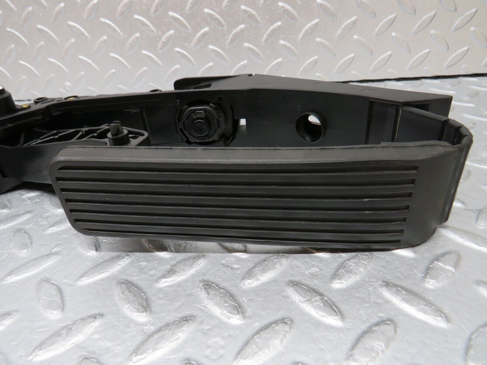 35219 Mercedes-Benz W221 Accelerator Pedal & Rubber 2203000104 2113010001